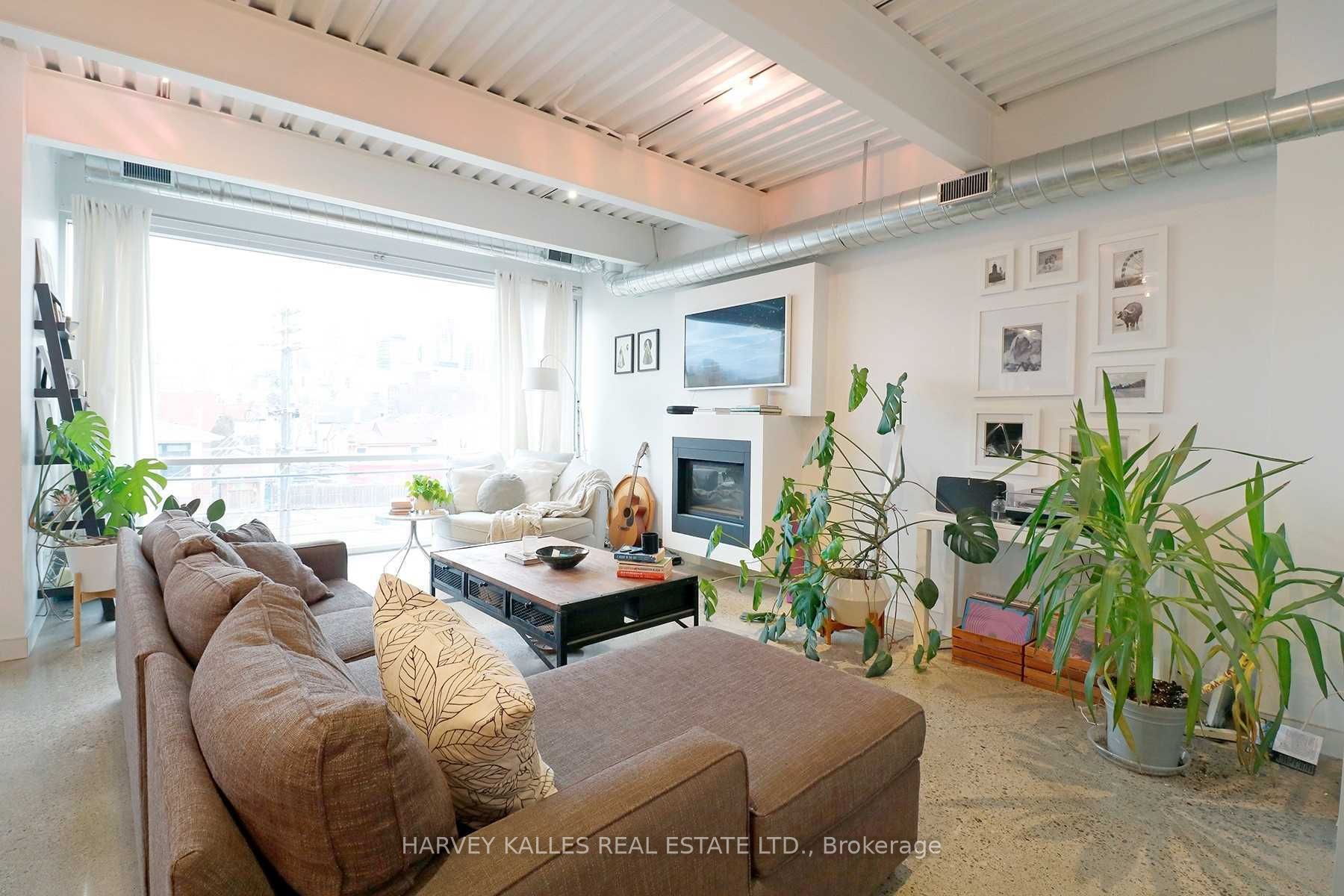 Unit PH3A - 214 Bathurst Street, Toronto 3
