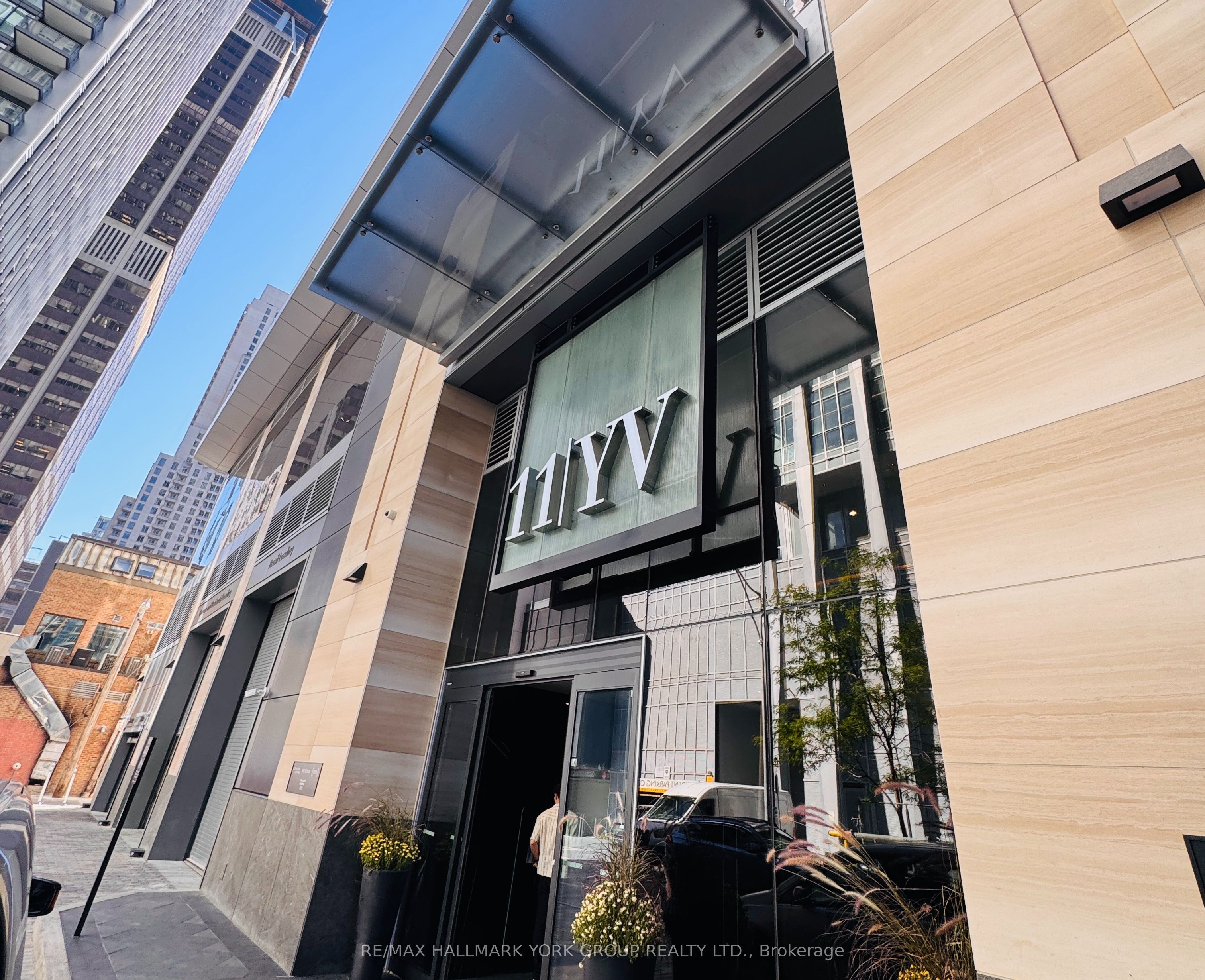 Unit 3609 - 11 Yorkville Avenue, Toronto 3