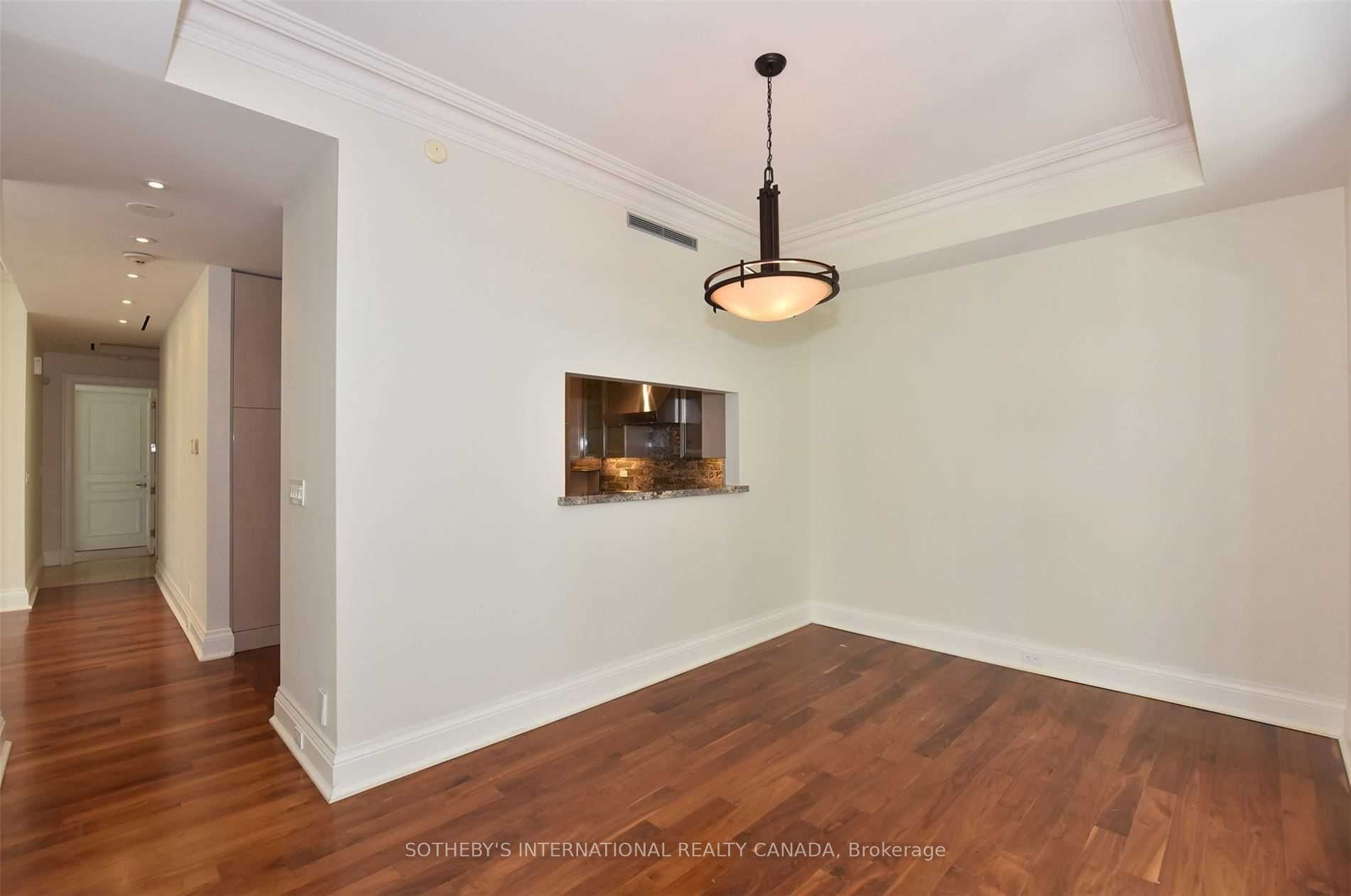 Unit 6D - 1 St. Thomas Street, Toronto 2