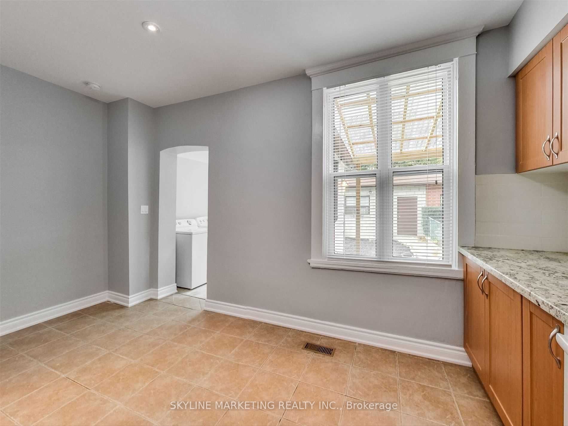 Unit Lower - 596 Dufferin Street, Toronto 5
