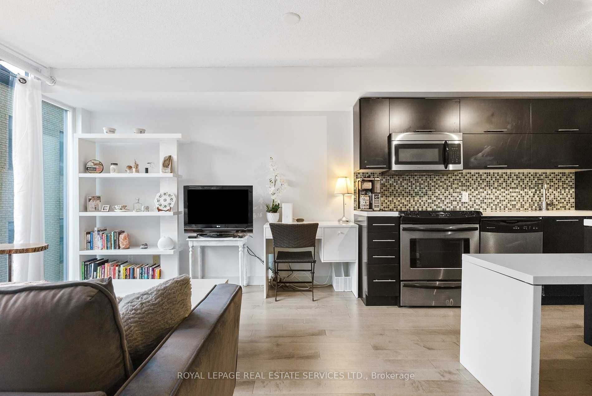 Unit 430 - 21 Nelson Street, Toronto 5