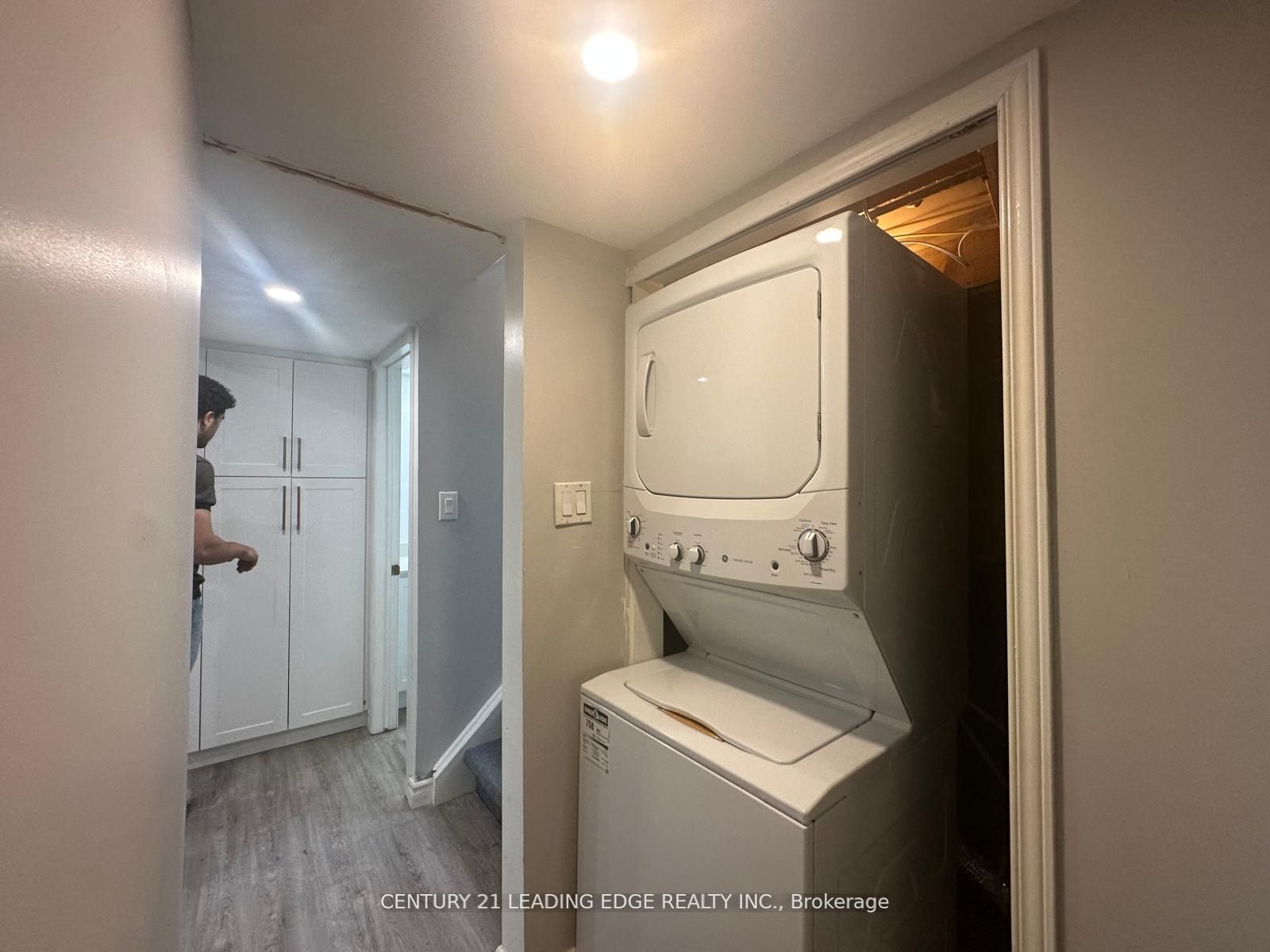 Unit Bsmt - 618 Beckworth Square, Pickering 5
