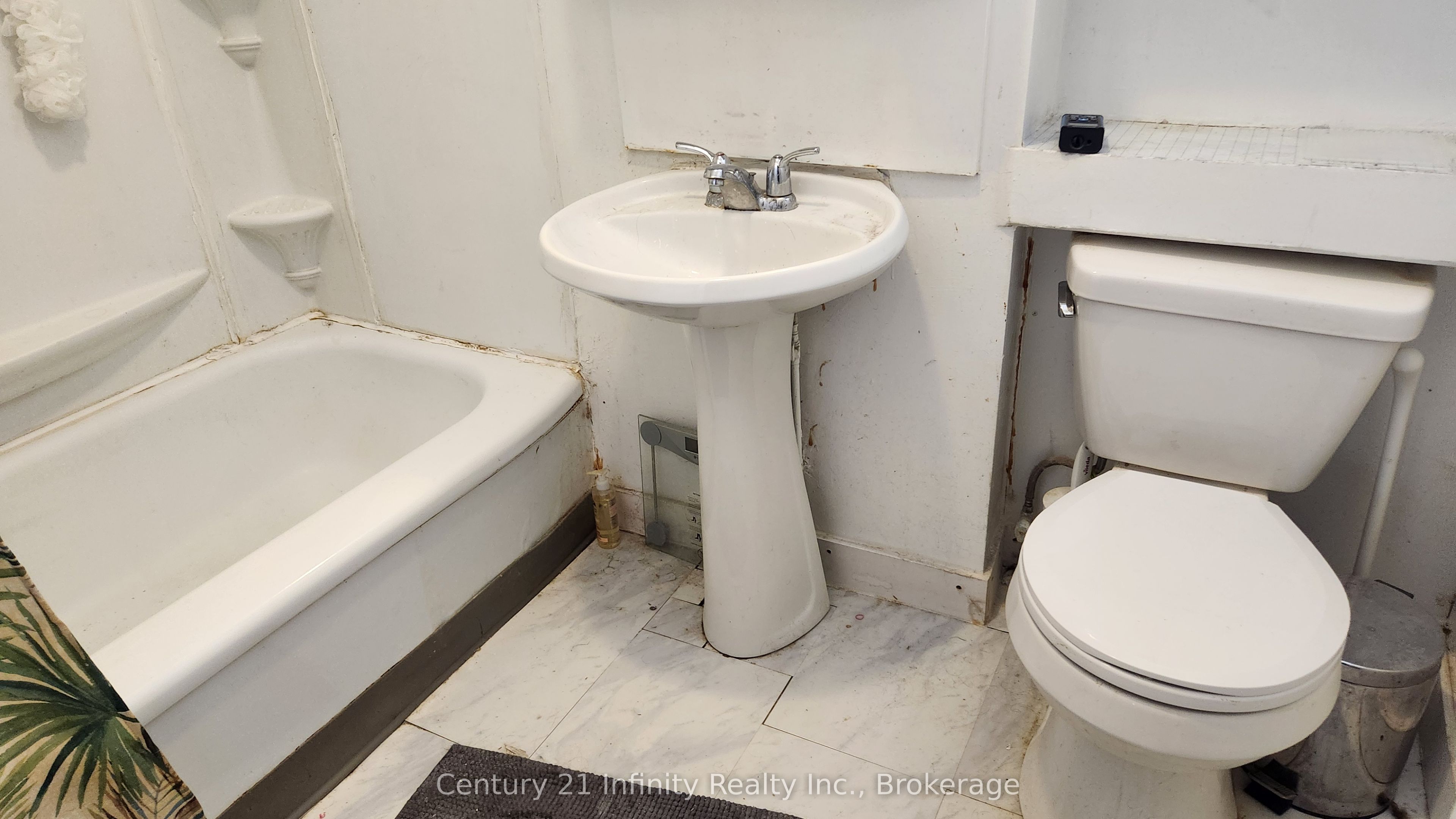 Unit 2 - 134 Simcoe Street S, Oshawa 2