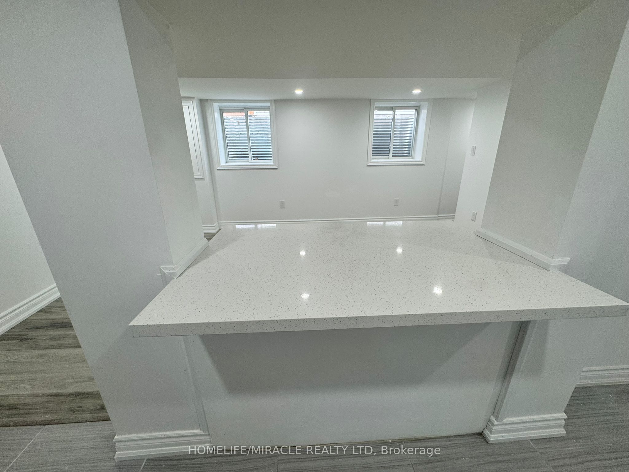 Unit Basement Unit - 97 Central Park Boulevard N, Oshawa 3