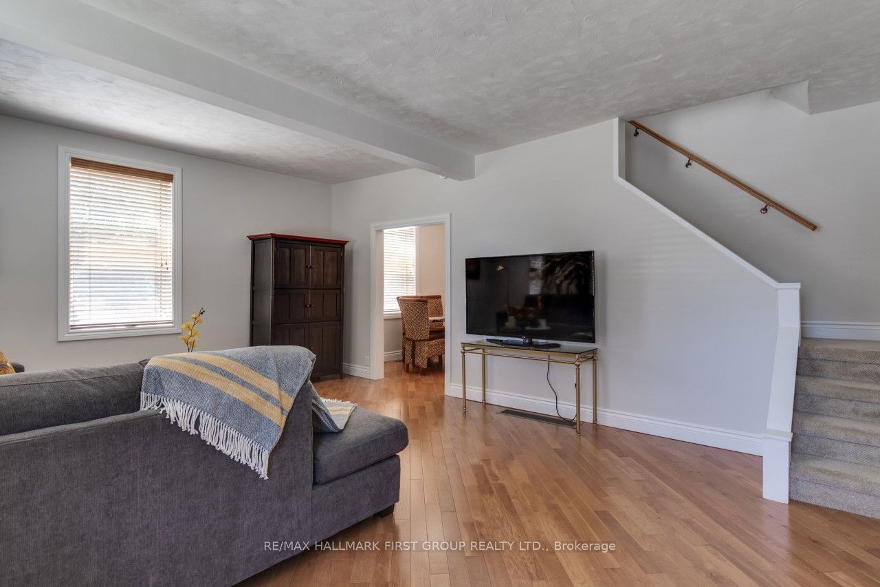 26 Whiting Avenue, Oshawa 5