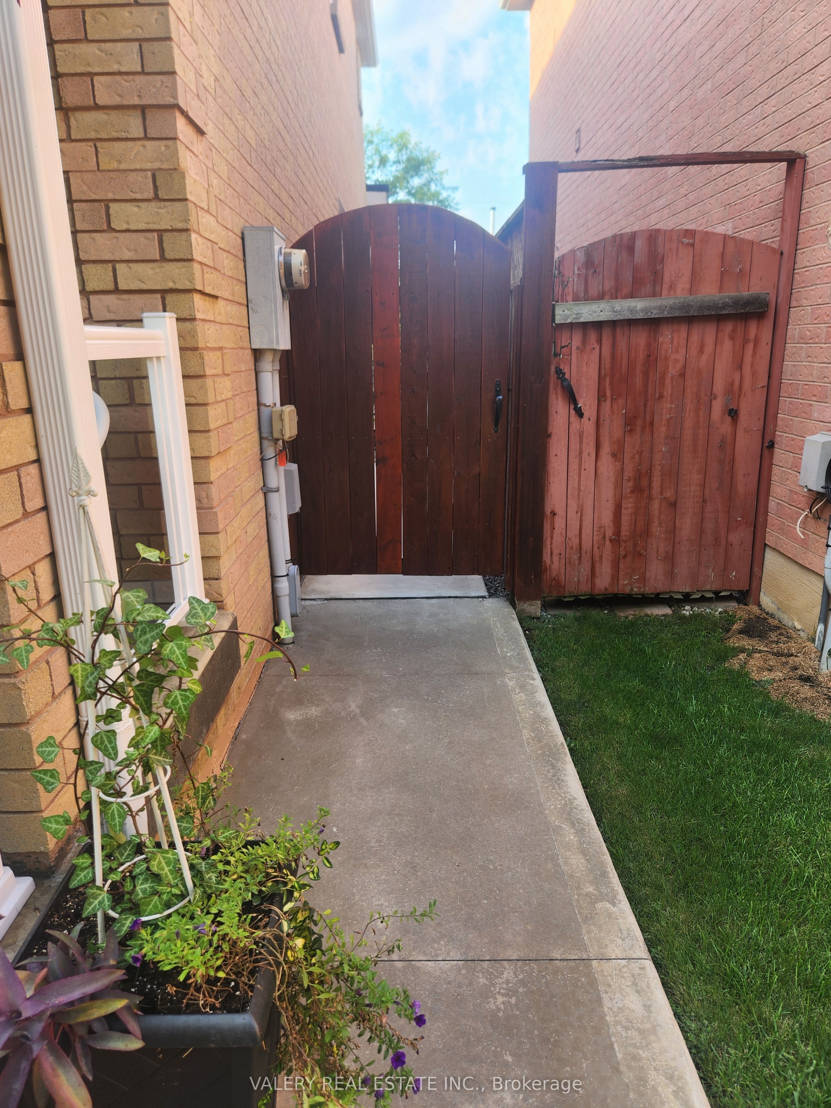 28 Iles Street, Ajax 3
