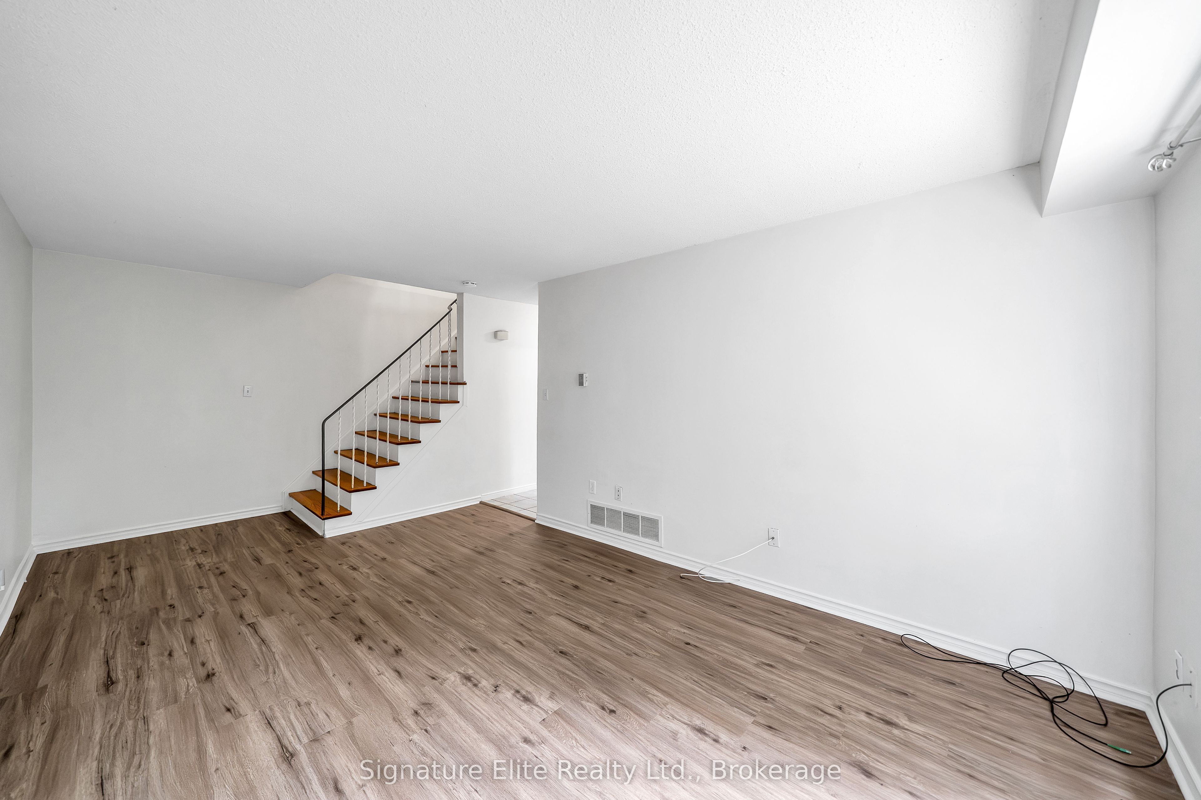 Unit 7 - 730 Cedar Street, Oshawa 4