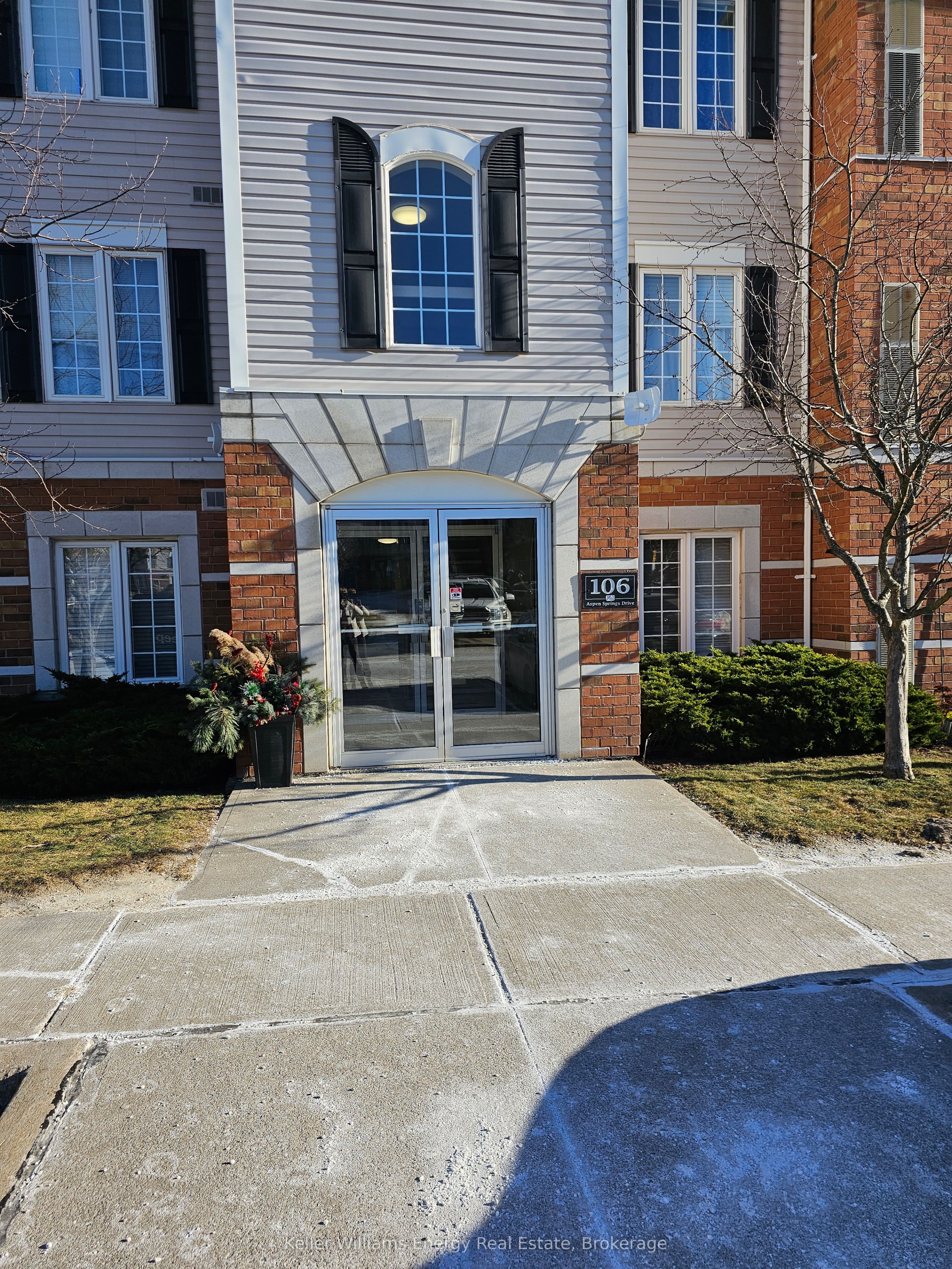 Unit 306 - 106 Aspen Springs Drive, Clarington 1