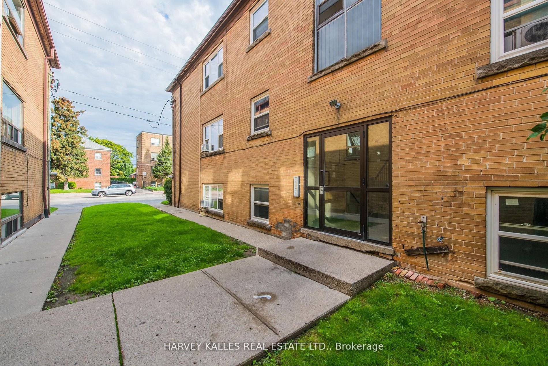 Unit 8 - 2905 St Clair Avenue E, Toronto 4