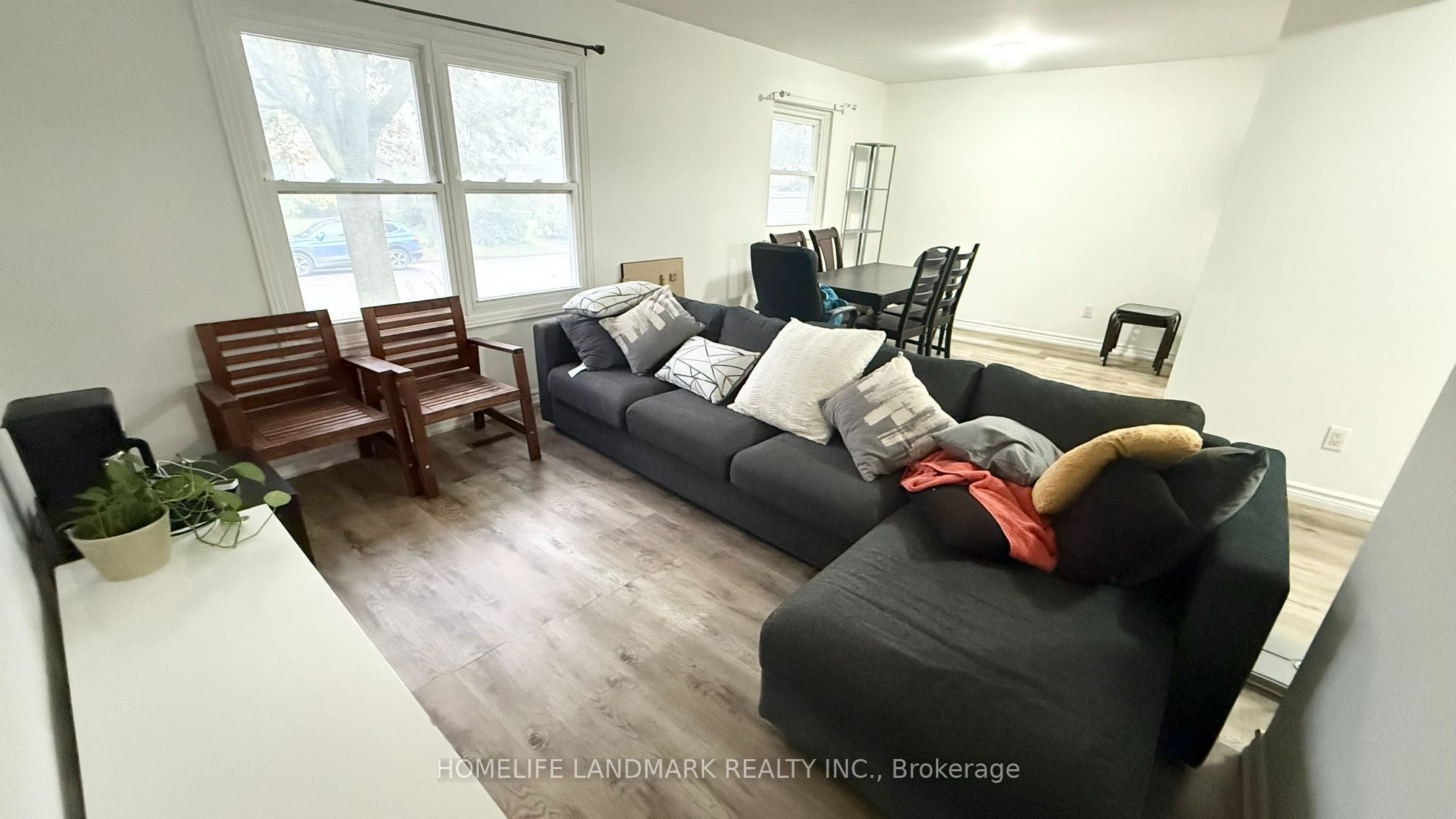 Unit Main Floor - 81 United Square, Scarborough 2