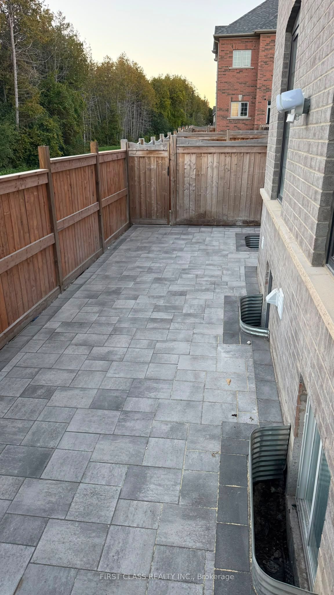 Unit Lower - 49 Mountainside Crescent, Whitby 3