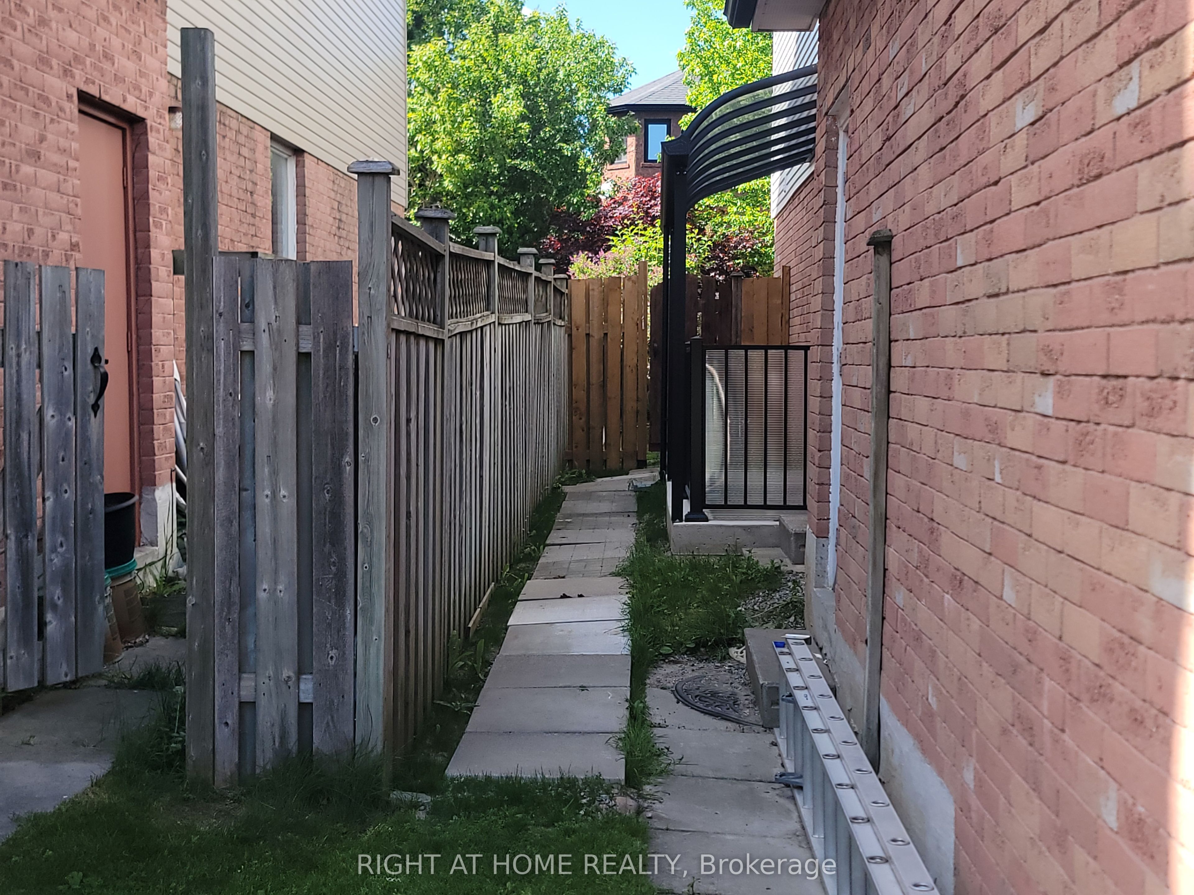 Unit Basement - 70 Lipton Crescent, Whitby 2