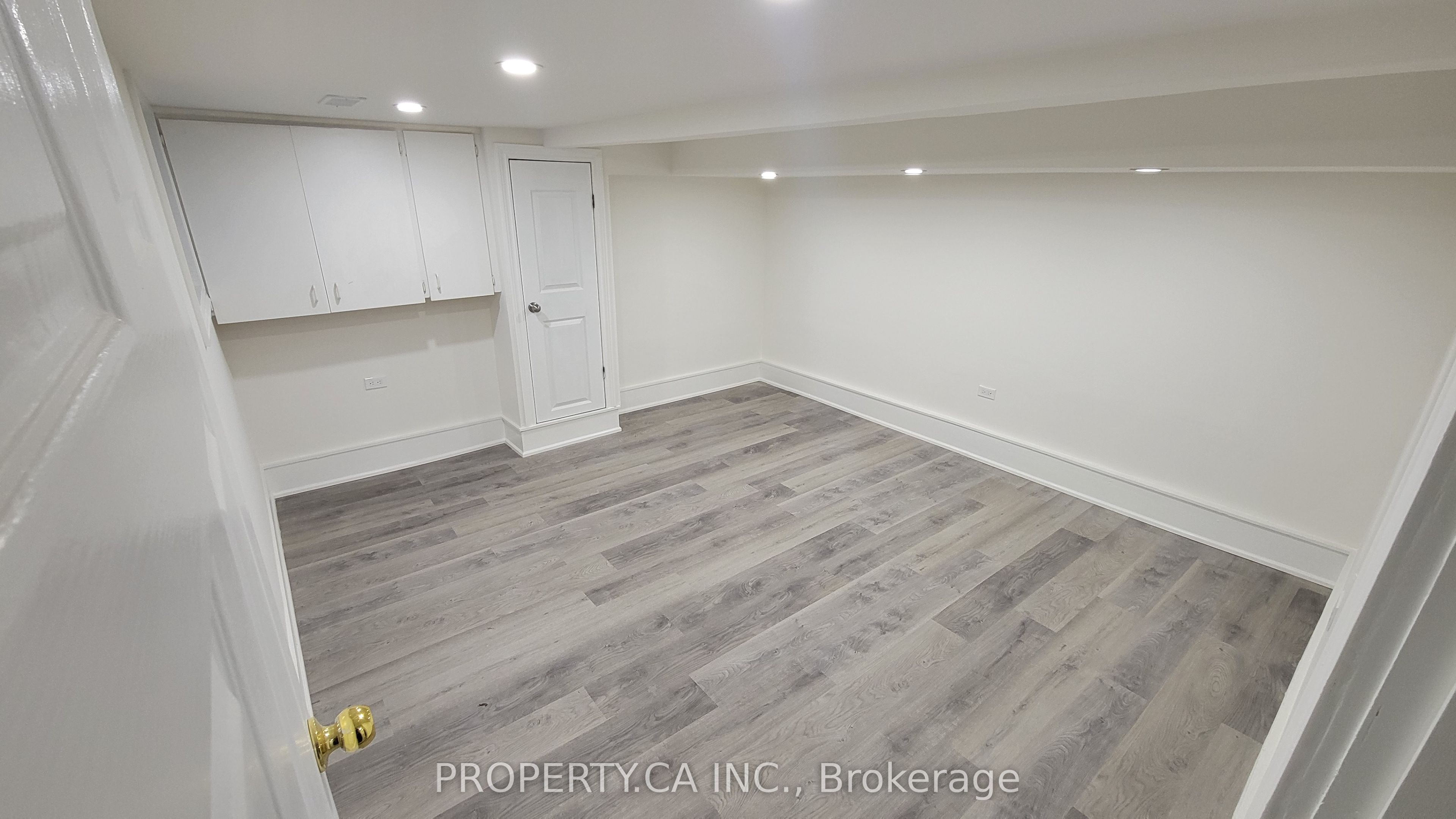 625 Rhodes Avenue, Toronto 5