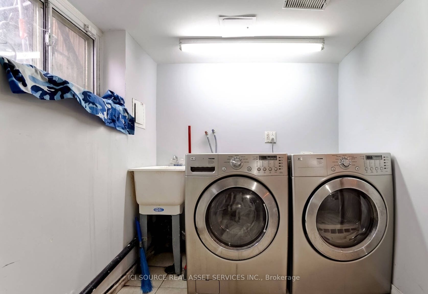 Unit 2nd Floor - 2609 Kingston Road, Scarborough 2
