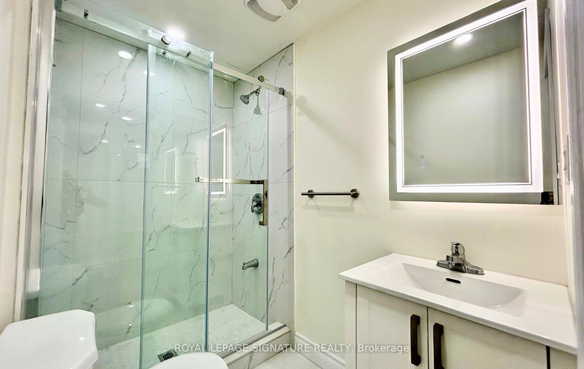 Unit Bsmt - 214 Flood Avenue, Clarington 5