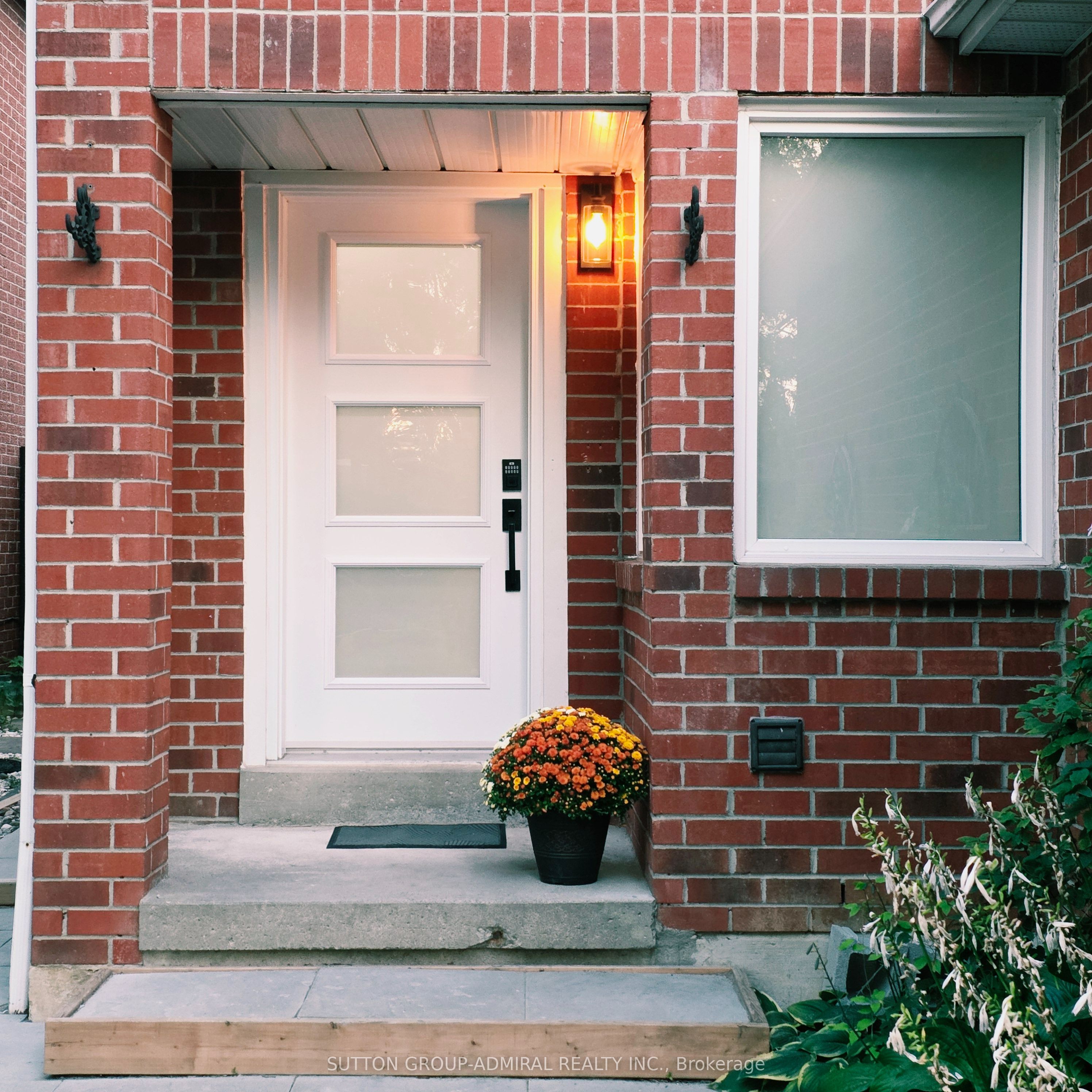 33 Tresher Court, Ajax 1