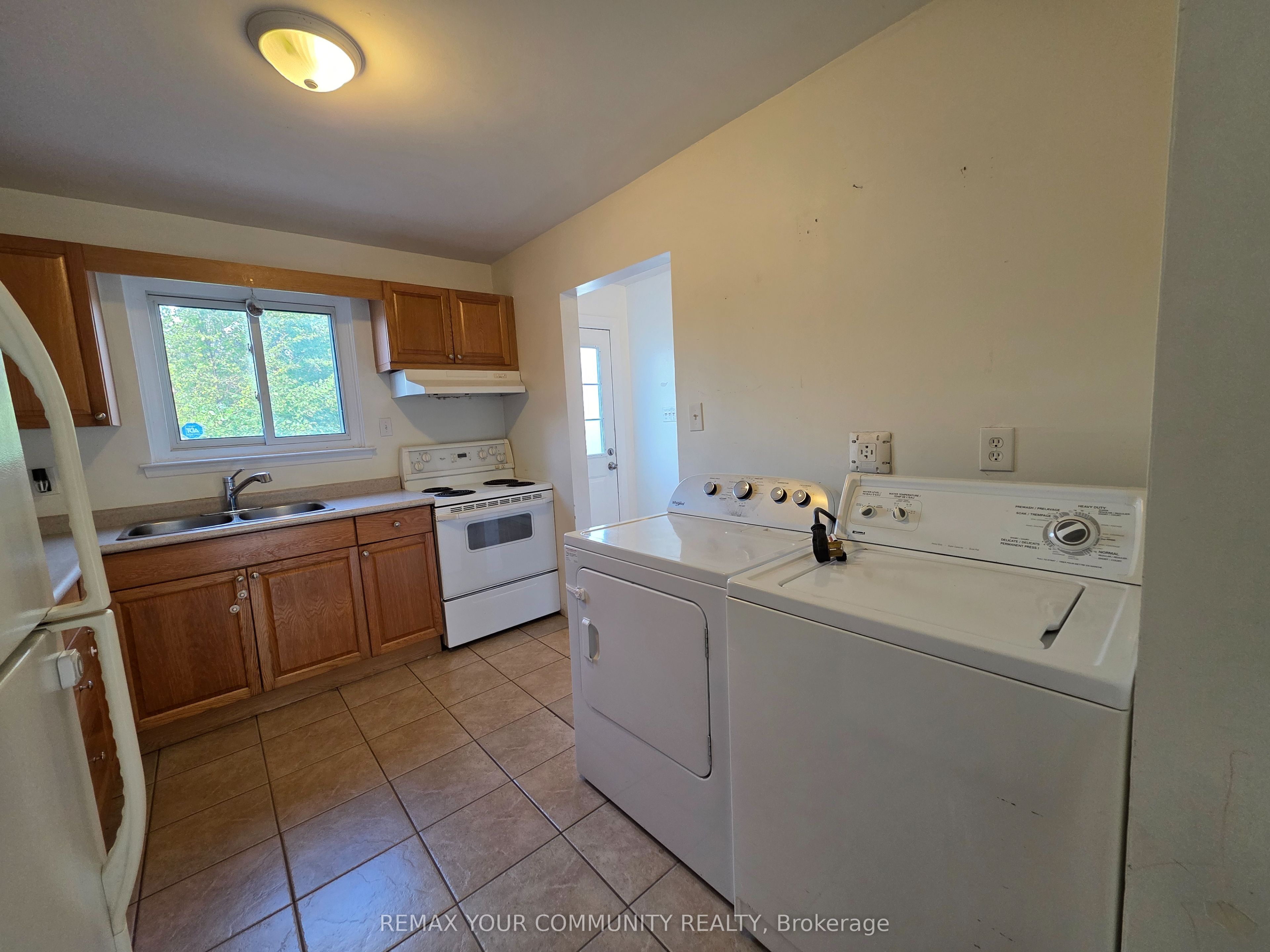 Unit Main - 331 Phillip Murray Avenue, Oshawa 3
