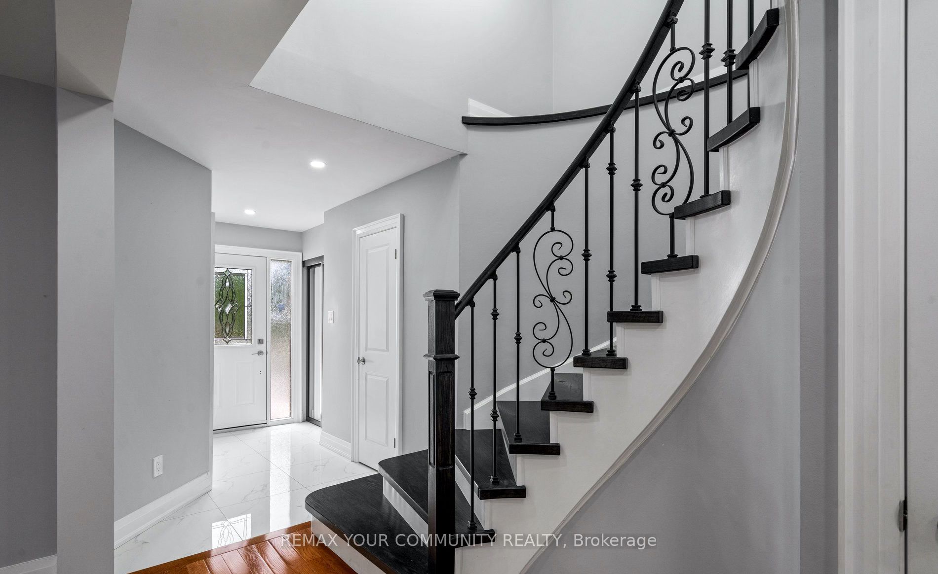 700 Stonepath Circle, Pickering 3
