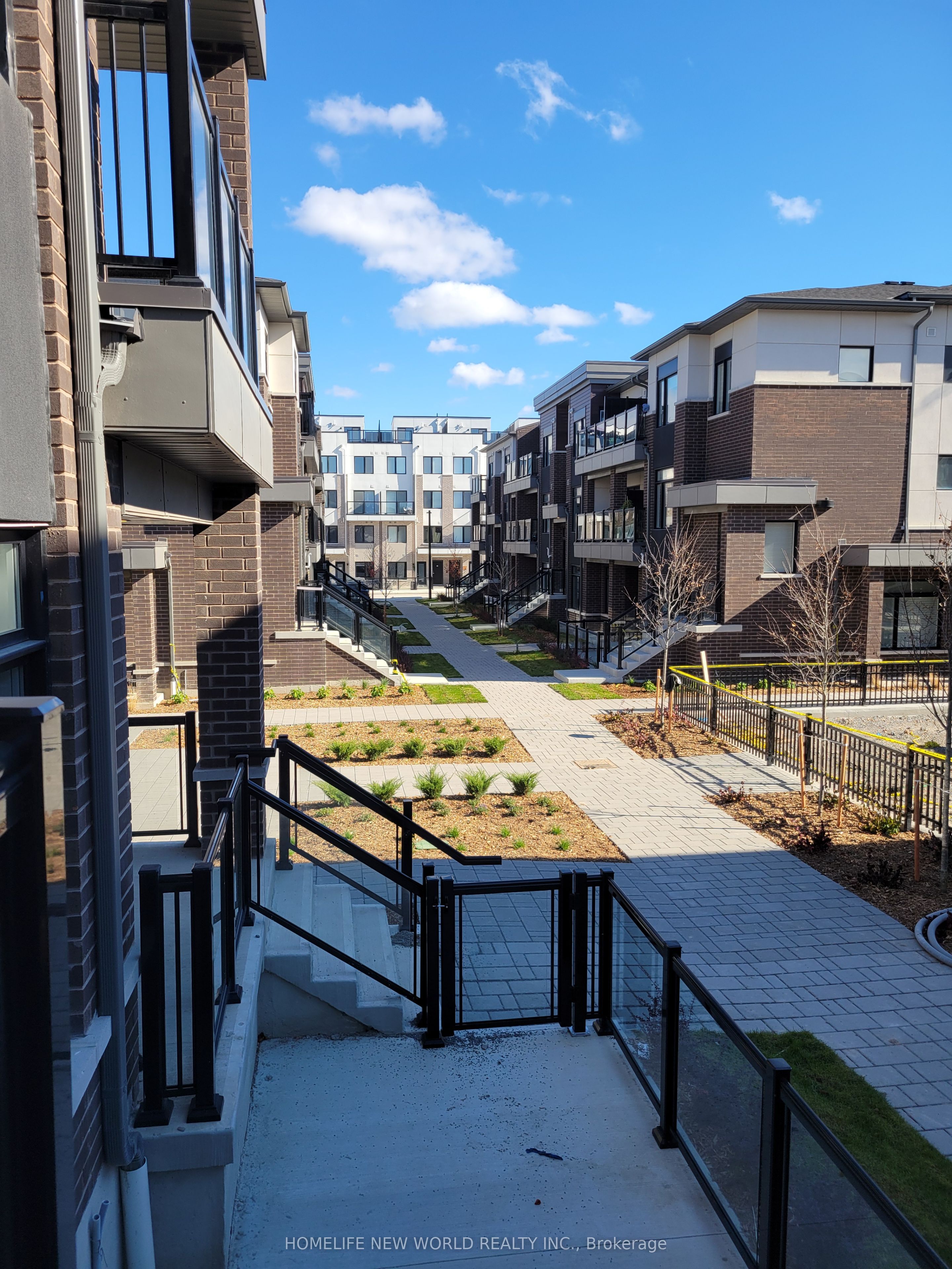 Unit 1419 - 1695 Dersan Street, Pickering 2