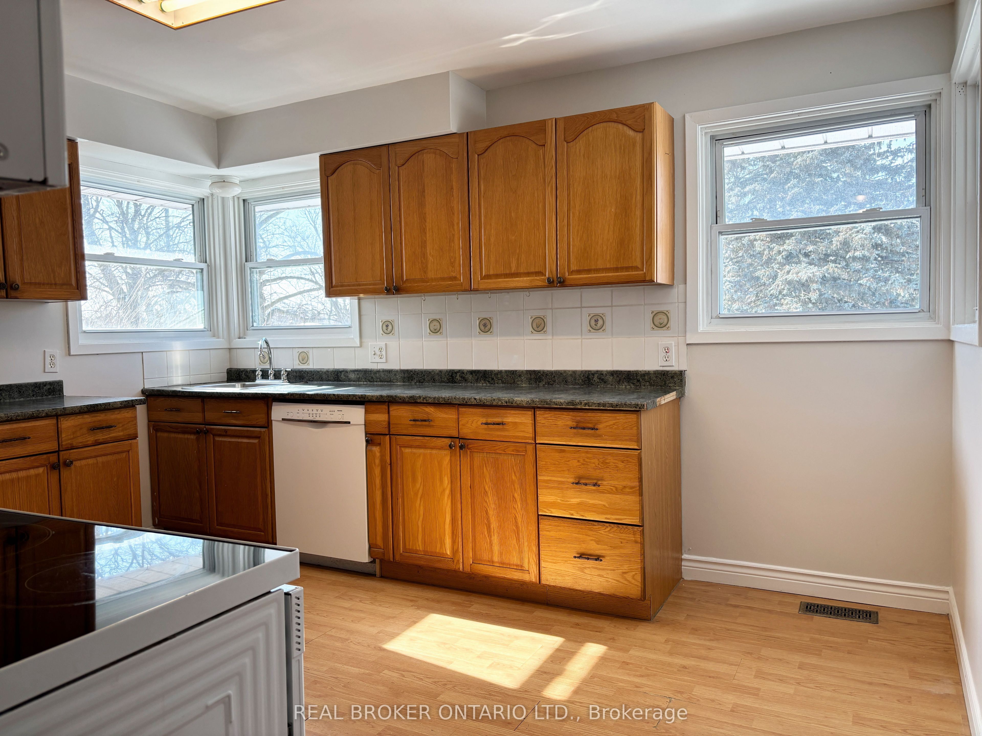 Unit Main Fl - 327 Dover Street, Oshawa 3