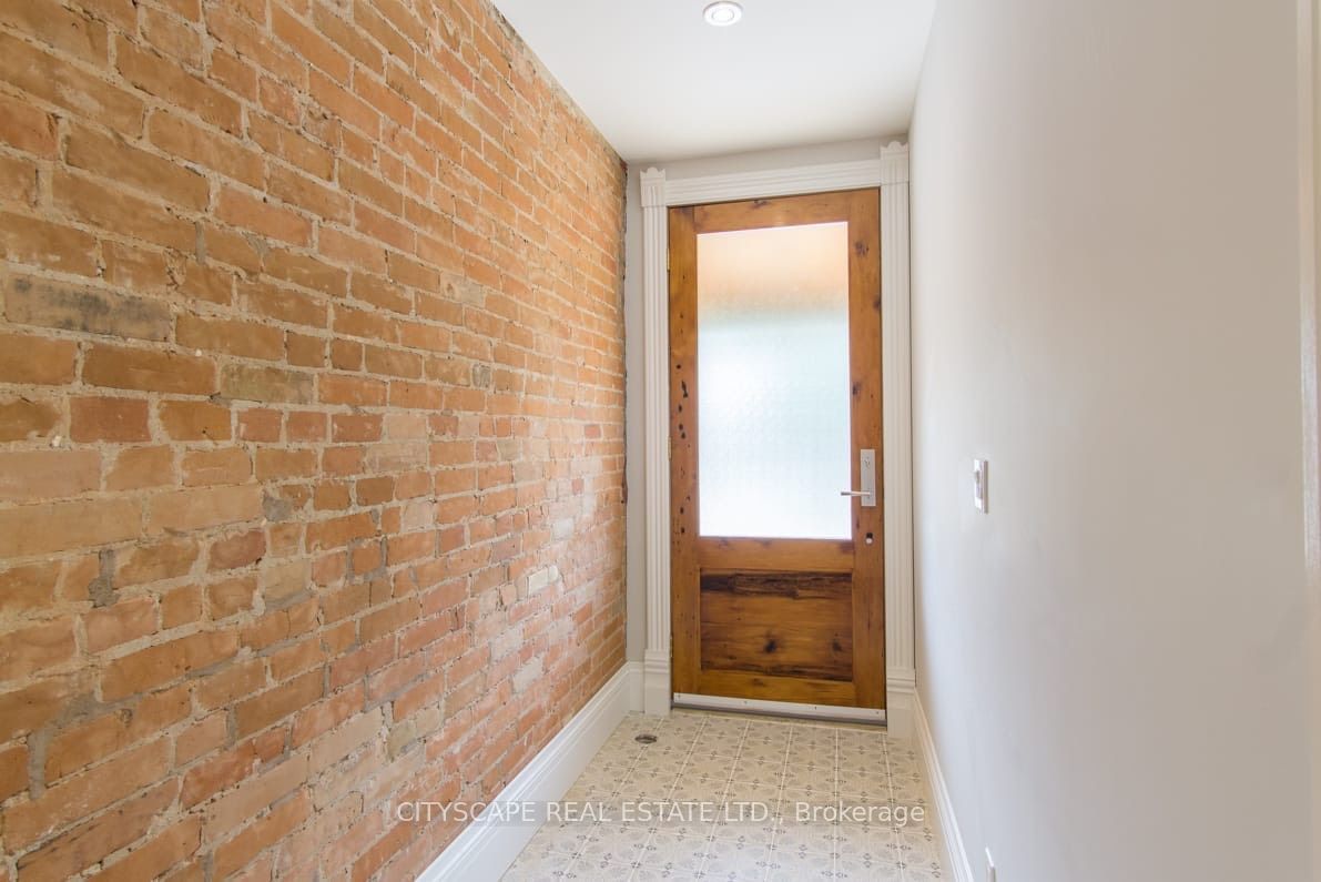Unit Main - 936 Dundas Street E, Toronto 4