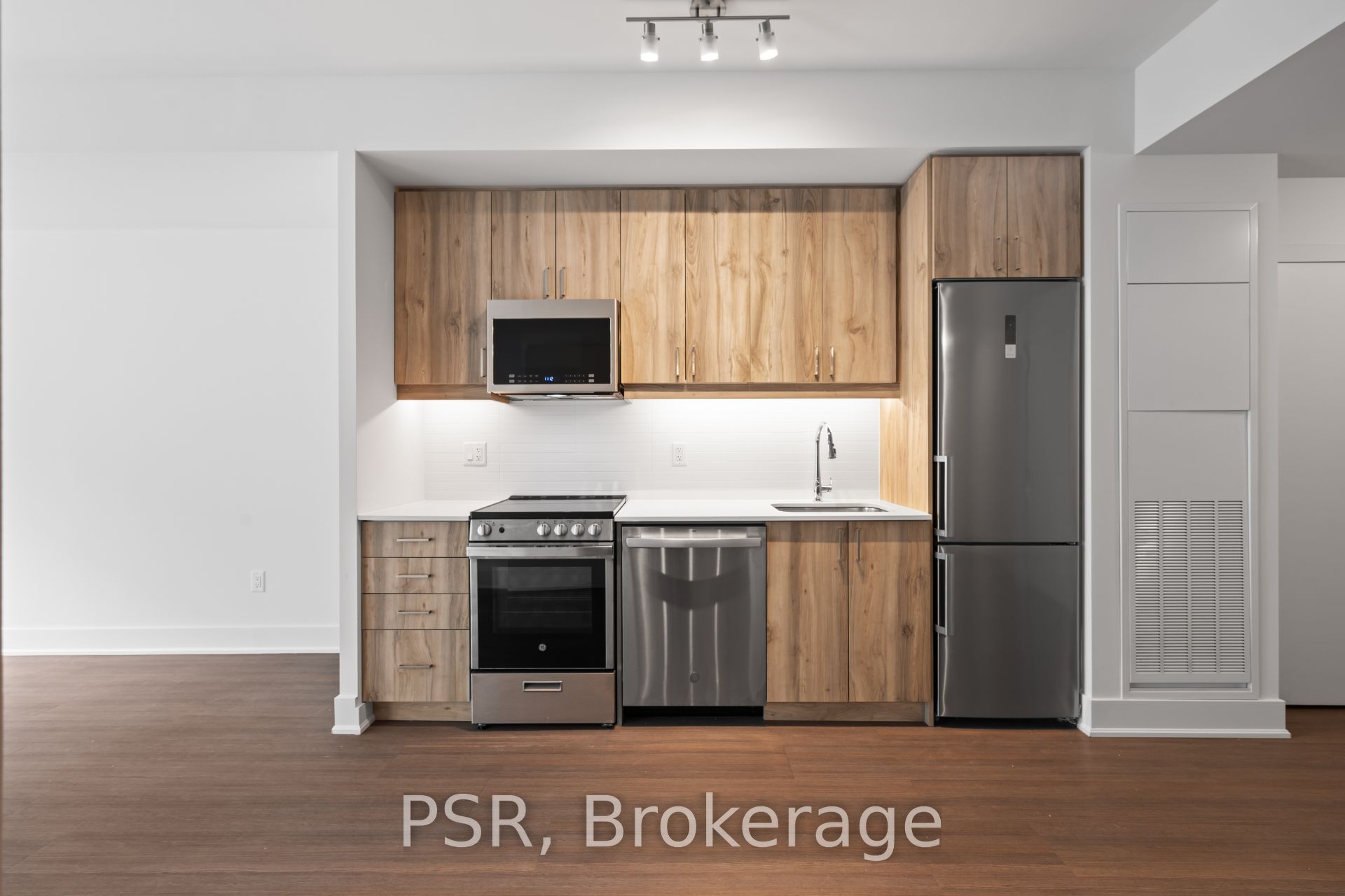 Unit 710 - 195 Deerfield Road, Newmarket 2