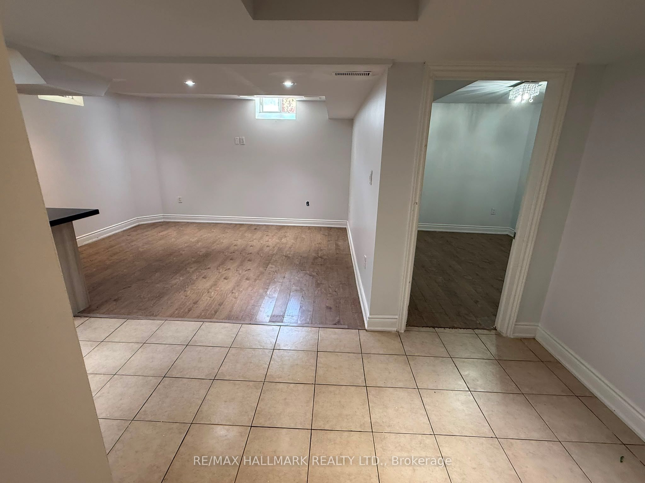 Unit Basement - 209 Old Colony Road S, Richmond Hill 2