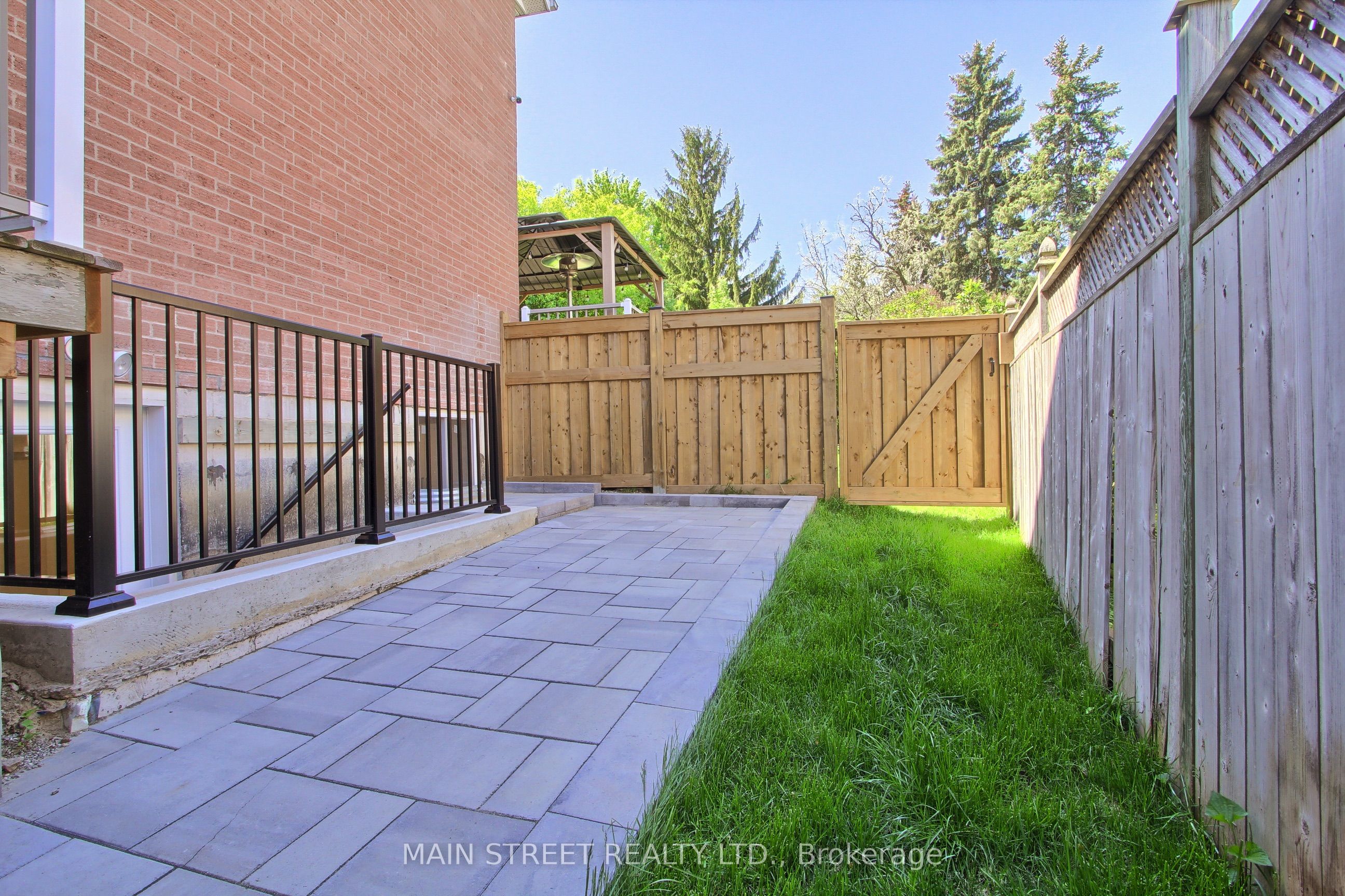 Unit B - 4 Carrington Place, Bradford West Gwillimbury 3