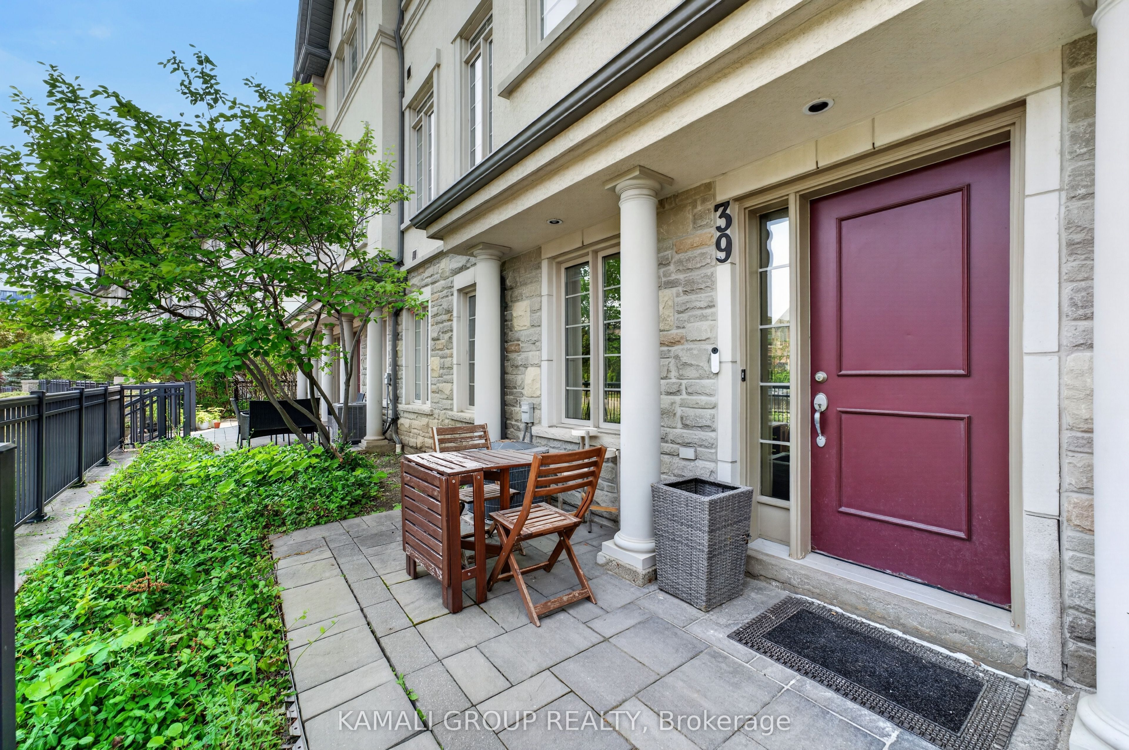 39 Beverley Glen Boulevard, Vaughan 2