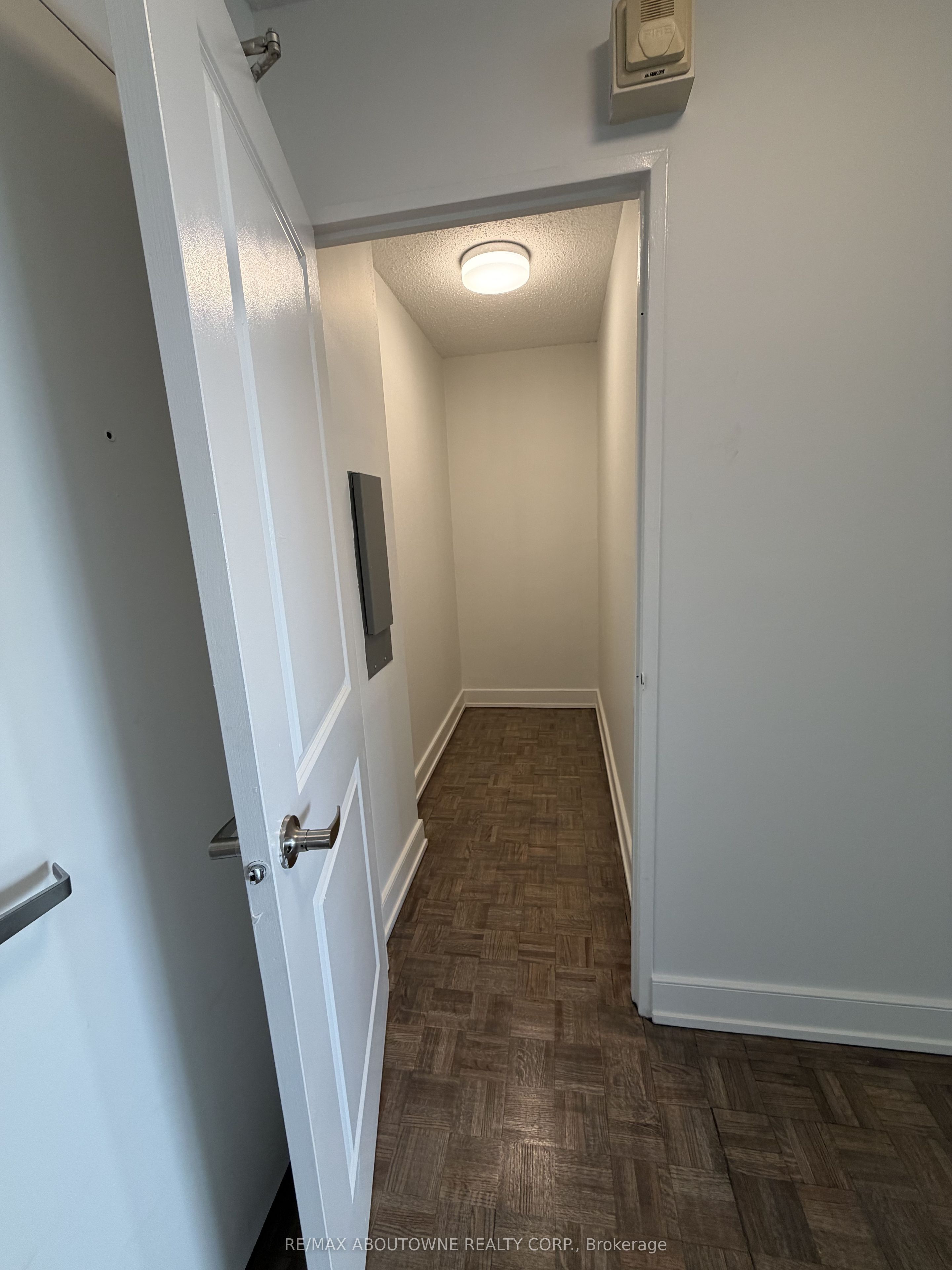 Unit 606 - 147 Wellington Street W, Aurora 5
