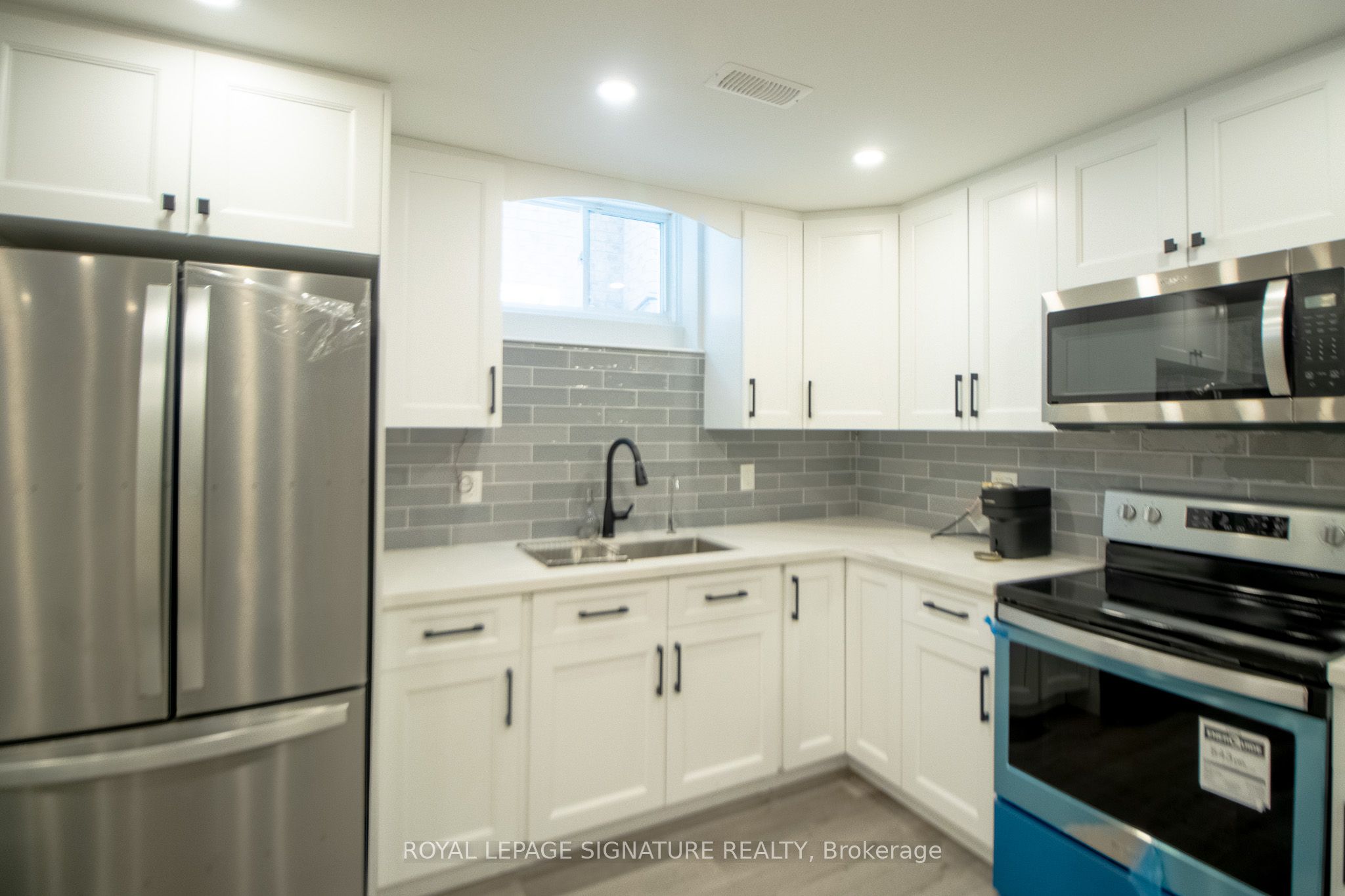 Unit Bsmt - 48 Pietrowski Drive, Georgina 5
