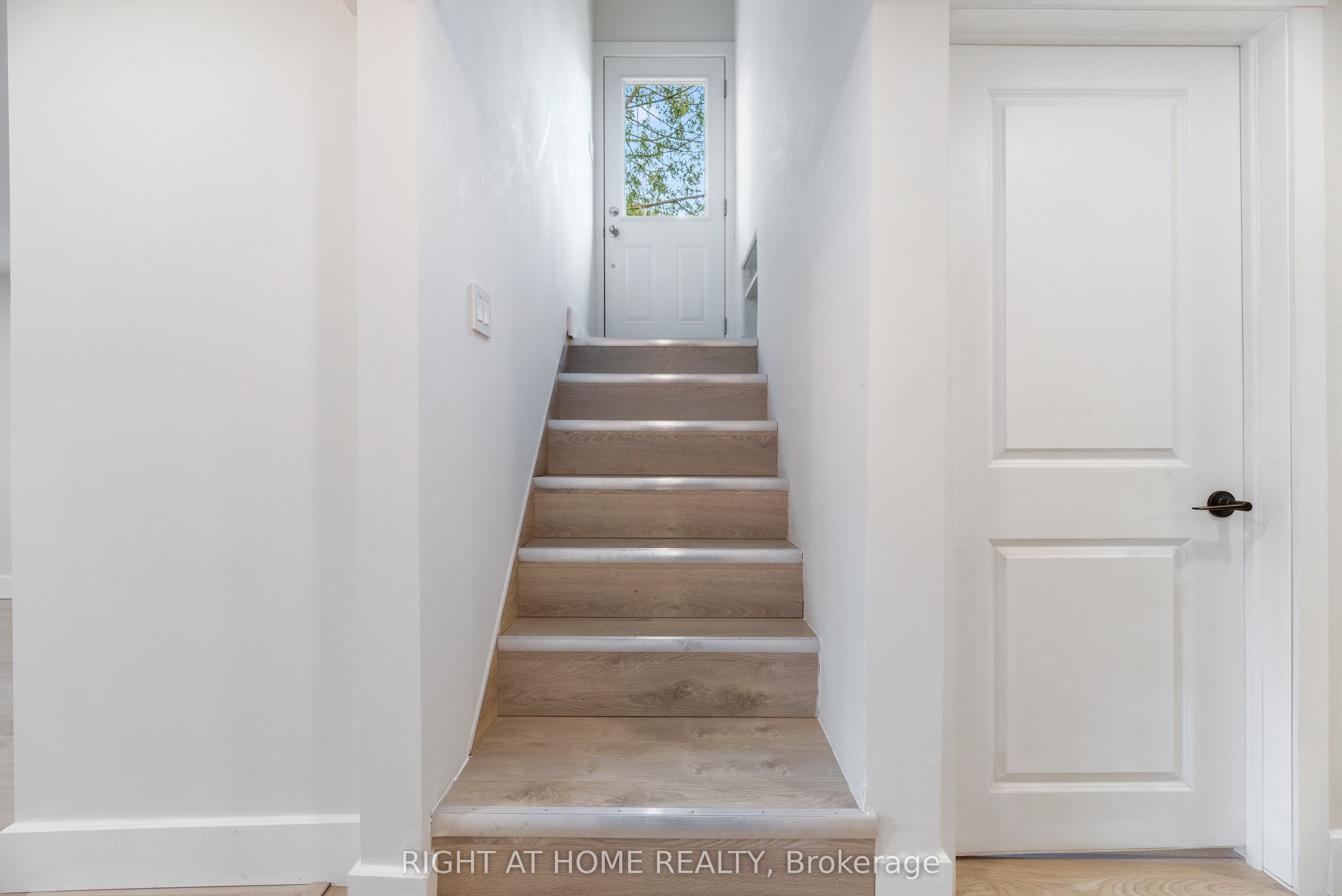 Unit Basemnt - 112 Walter Avenue, Newmarket 4