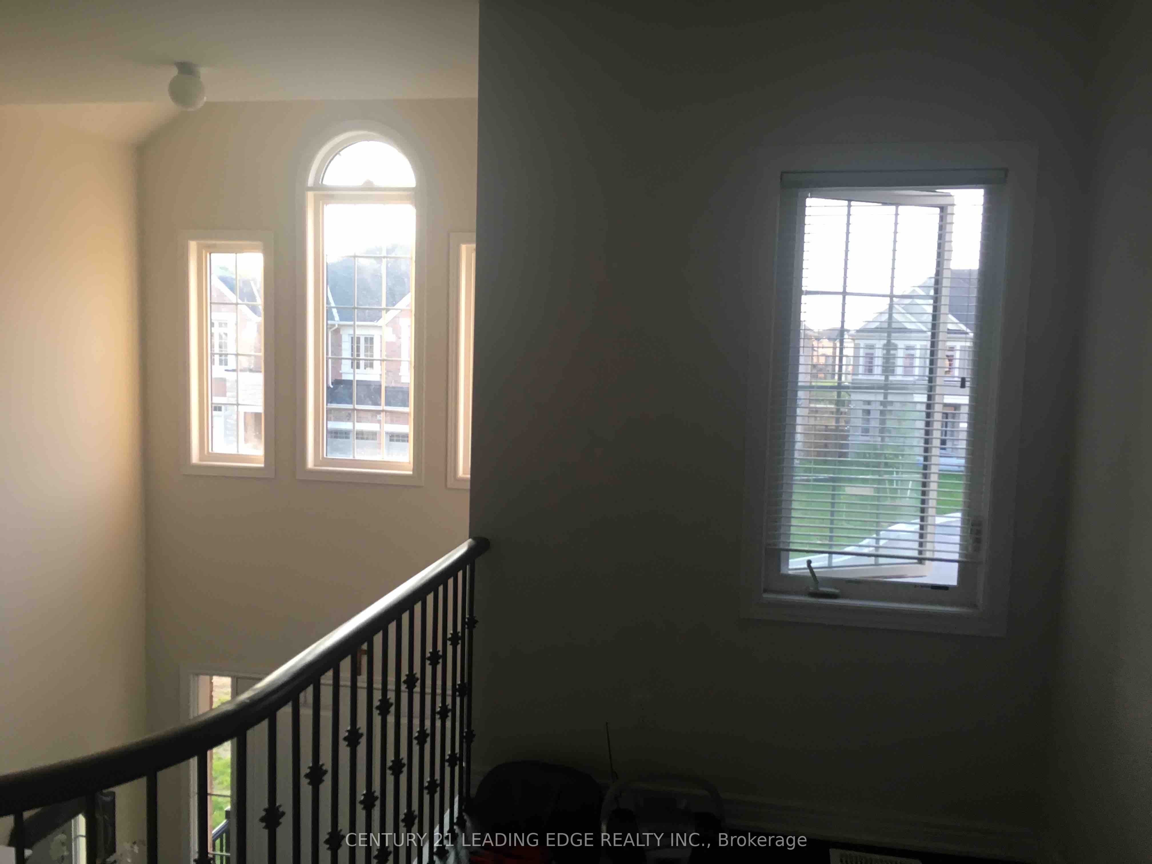 Unit 1 Bdrm Upper Level - 23 Boland Court, Aurora 5