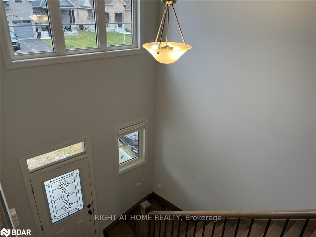 57 BANK Street, Essa 5