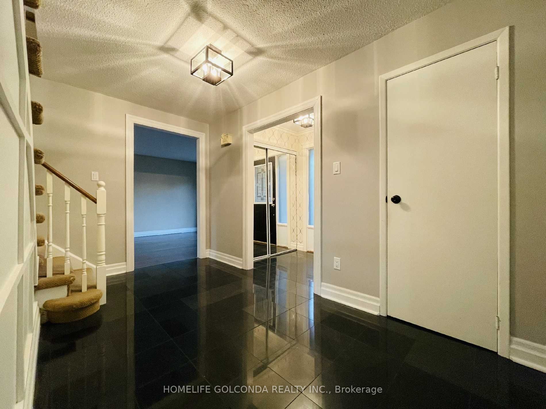 Unit Upper level - 909 Ferndale Crescent, Newmarket 2