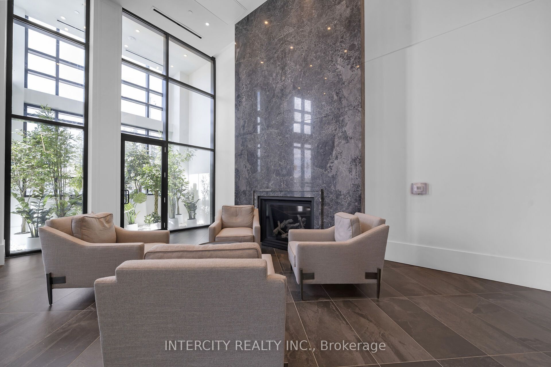 Unit 538 - 2075 King Road, King 4