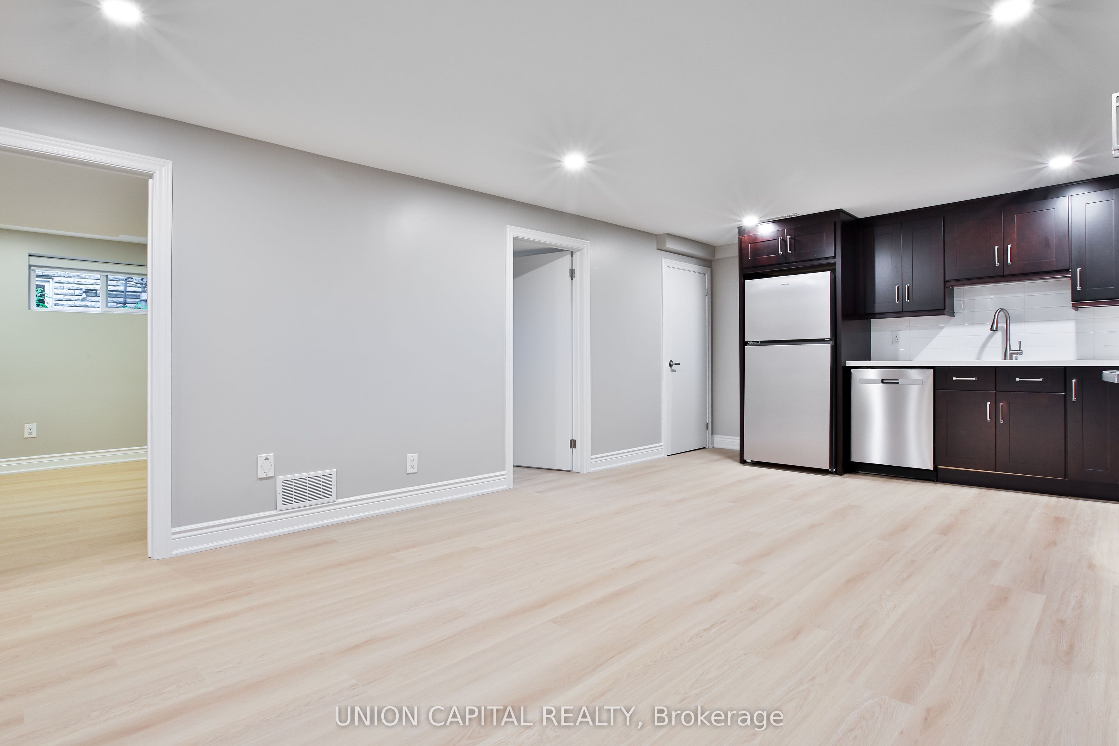 Unit Lower - 131 Romfield Circuit, Markham 3