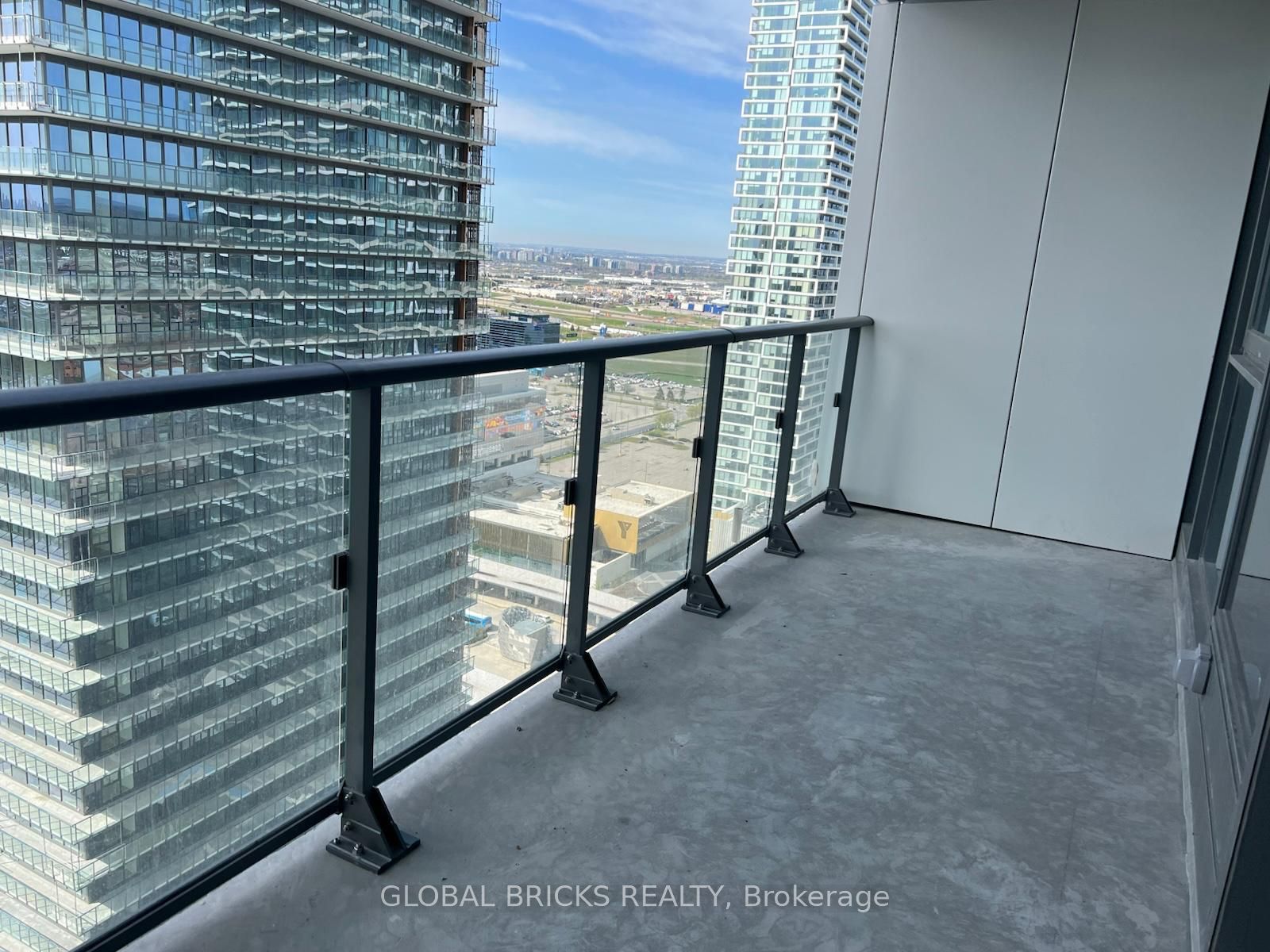 Unit 2906 - 1000 Portage Parkway, Vaughan 2