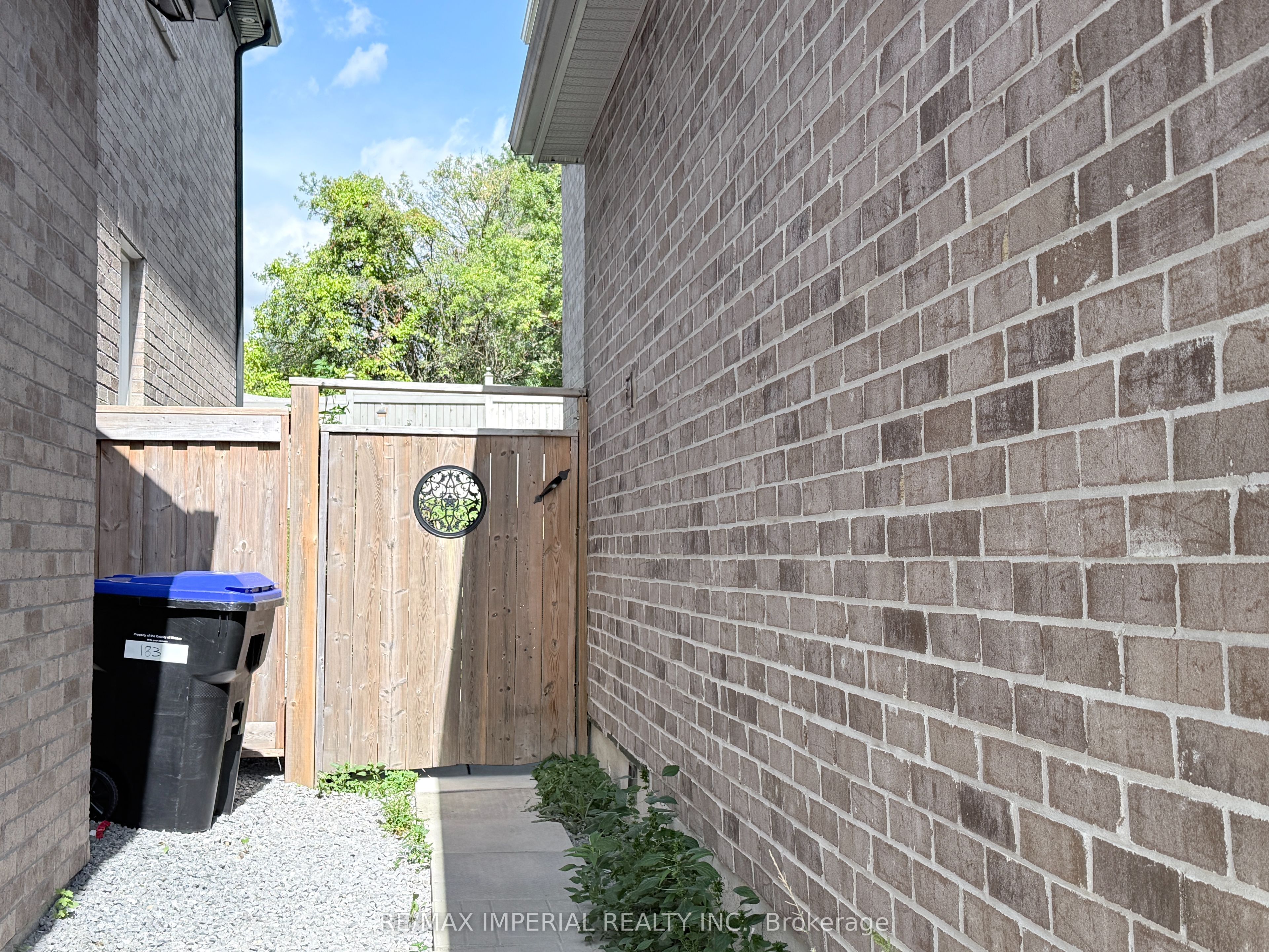 Unit BSMT - 179 Chelsea Crescent, Bradford West Gwillimbury 2