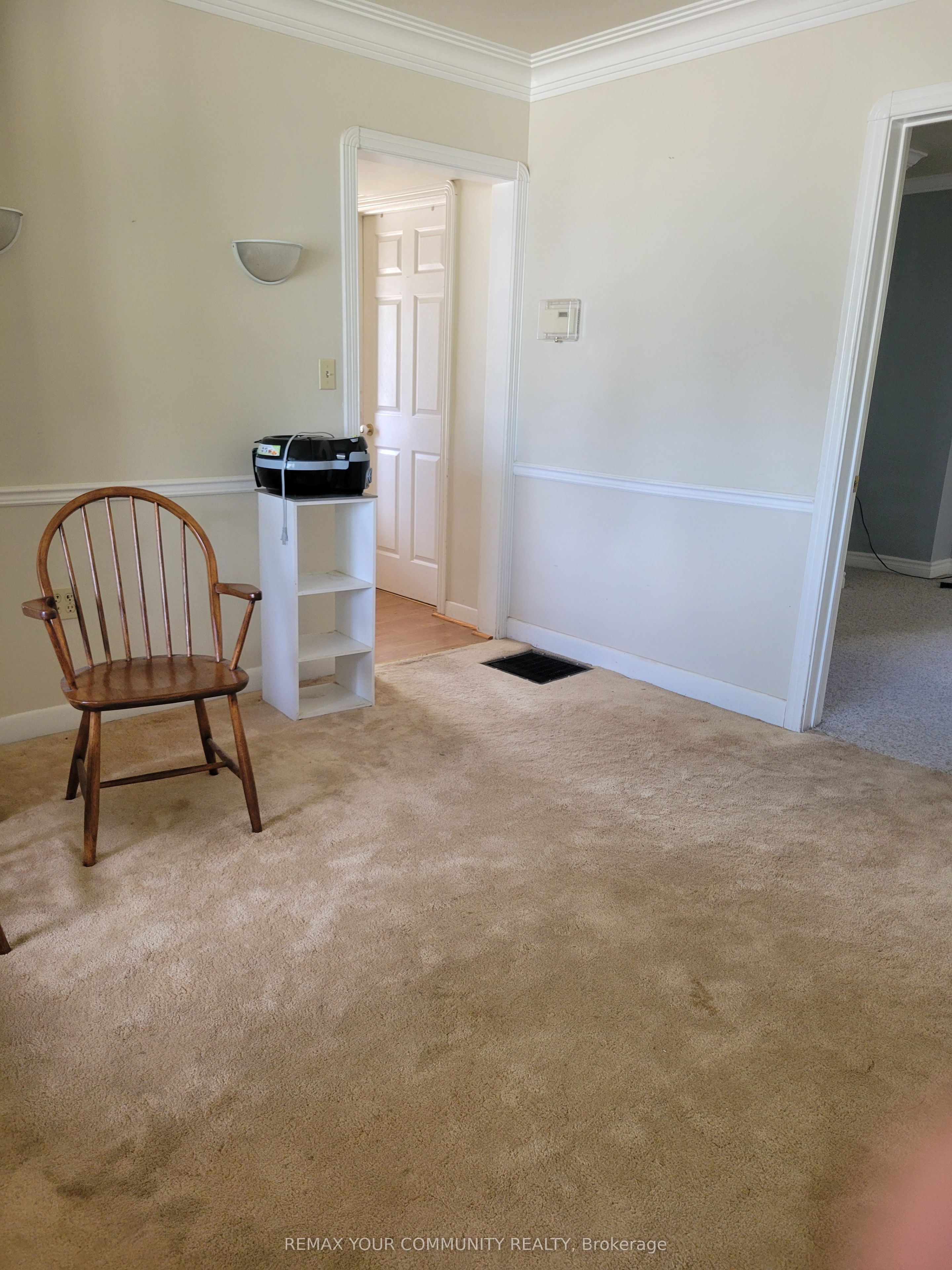 Unit Main Floor - 12926 Highway 27, King 5