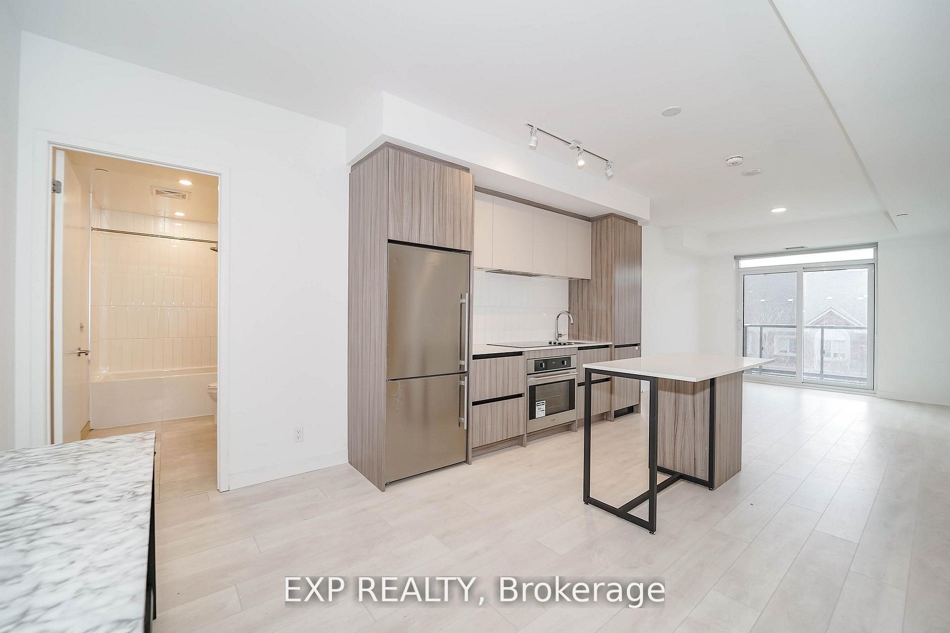 Unit D328 - 8 Beverley Glen Boulevard, Vaughan 4