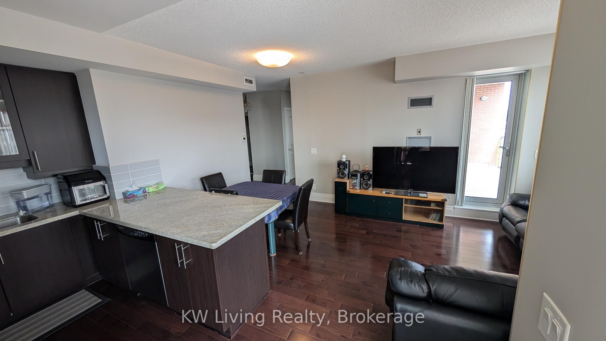 Unit 610B - 21 Upper Duke Crescent, Markham 3