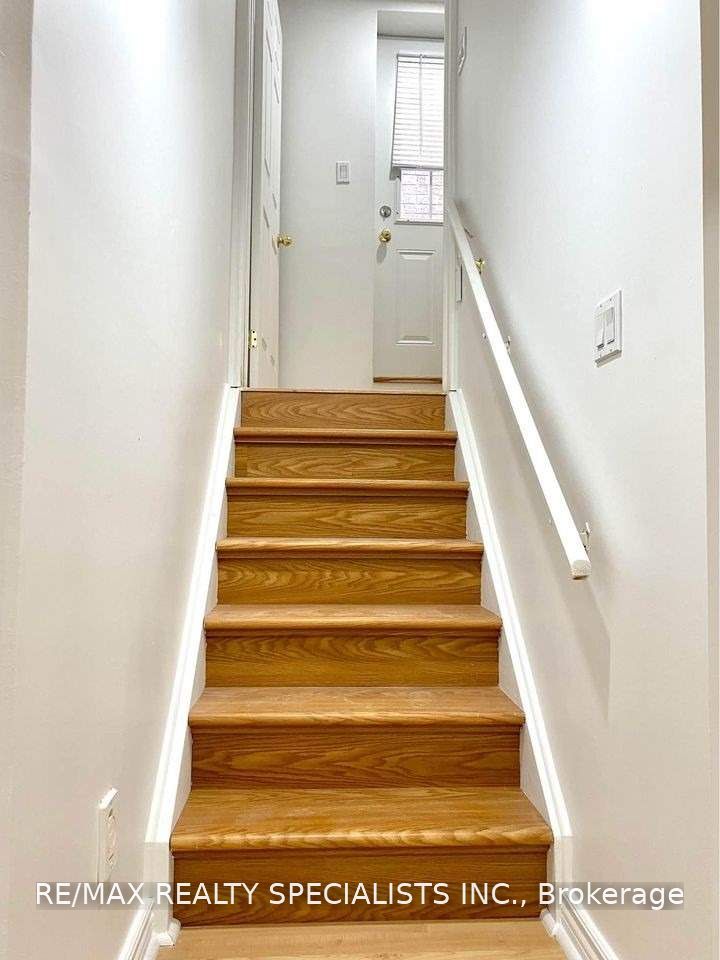 Unit Bsmt - 6 Ginger Grove, Vaughan 2