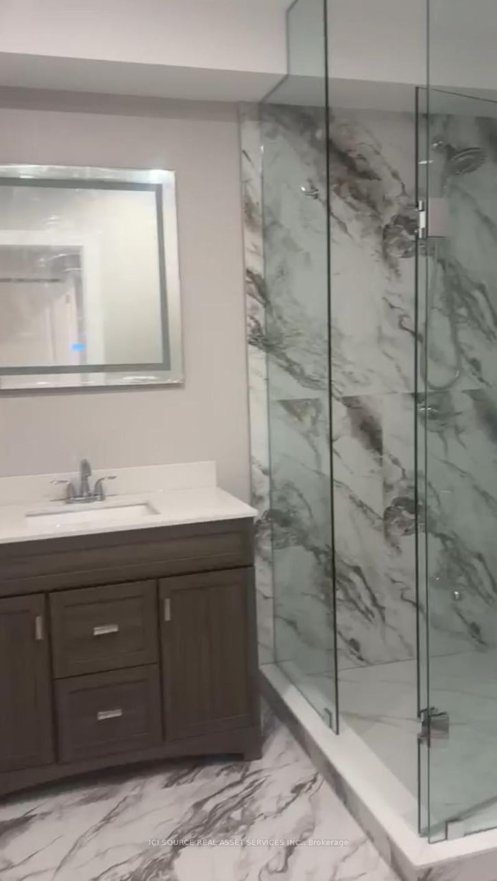 Unit Lower - 92 Richard Lovat Court, Vaughan 4