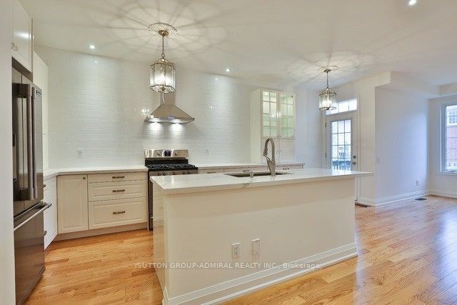 447 Lady Nadia Drive, Vaughan 5