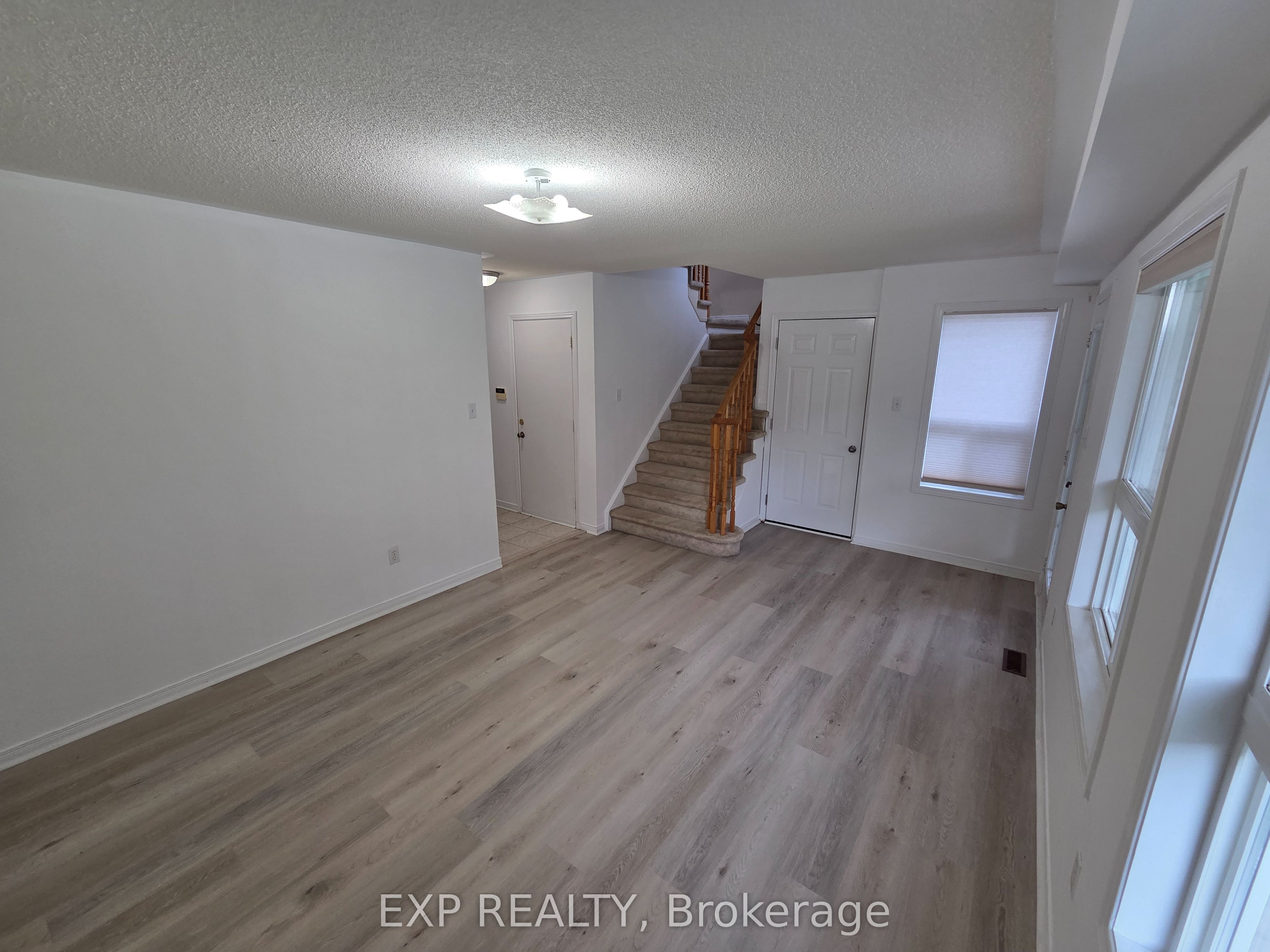 Unit Upper - 384 Flagstone Way, Newmarket 5