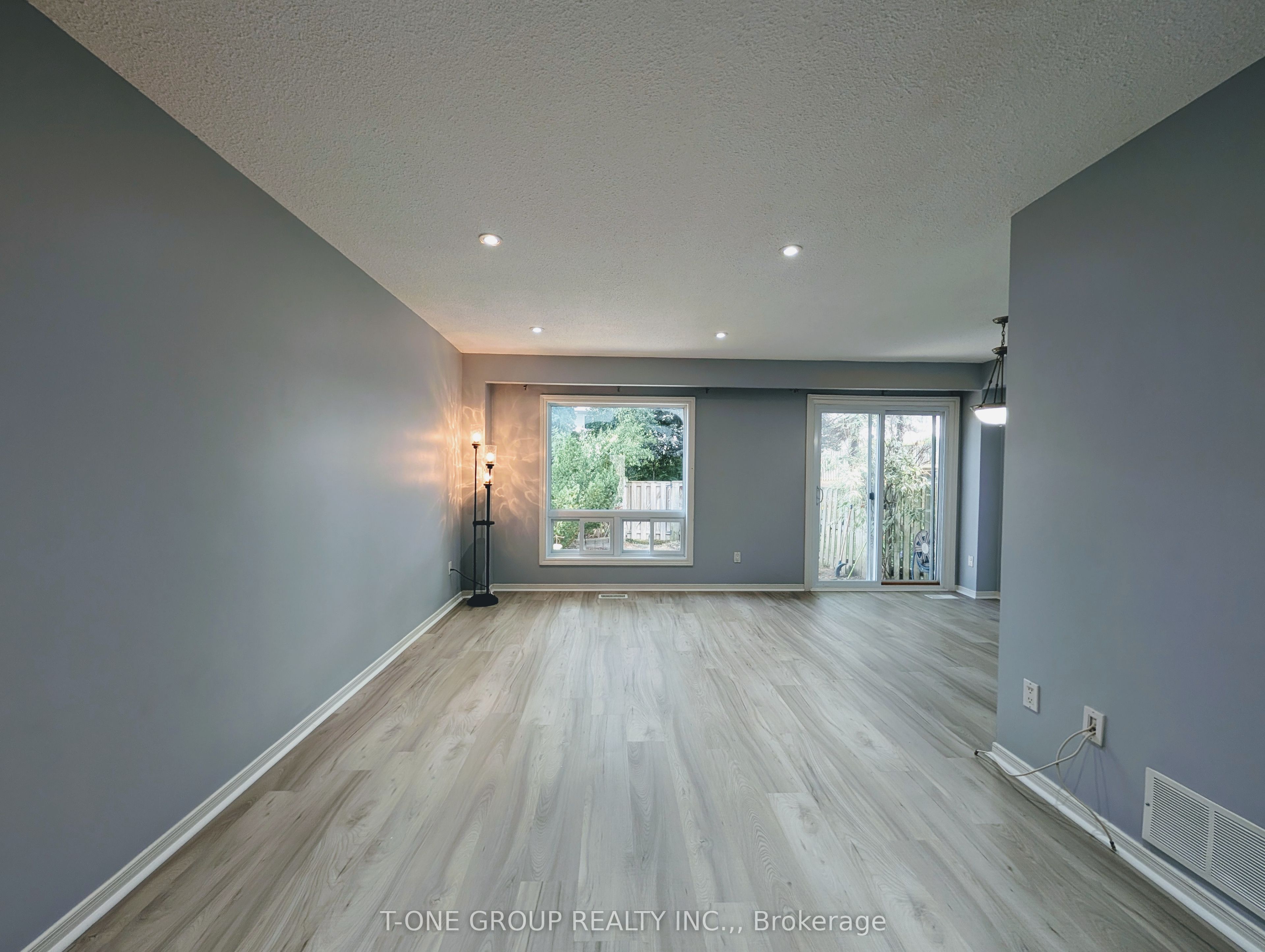8 Camelot Way, Markham 4