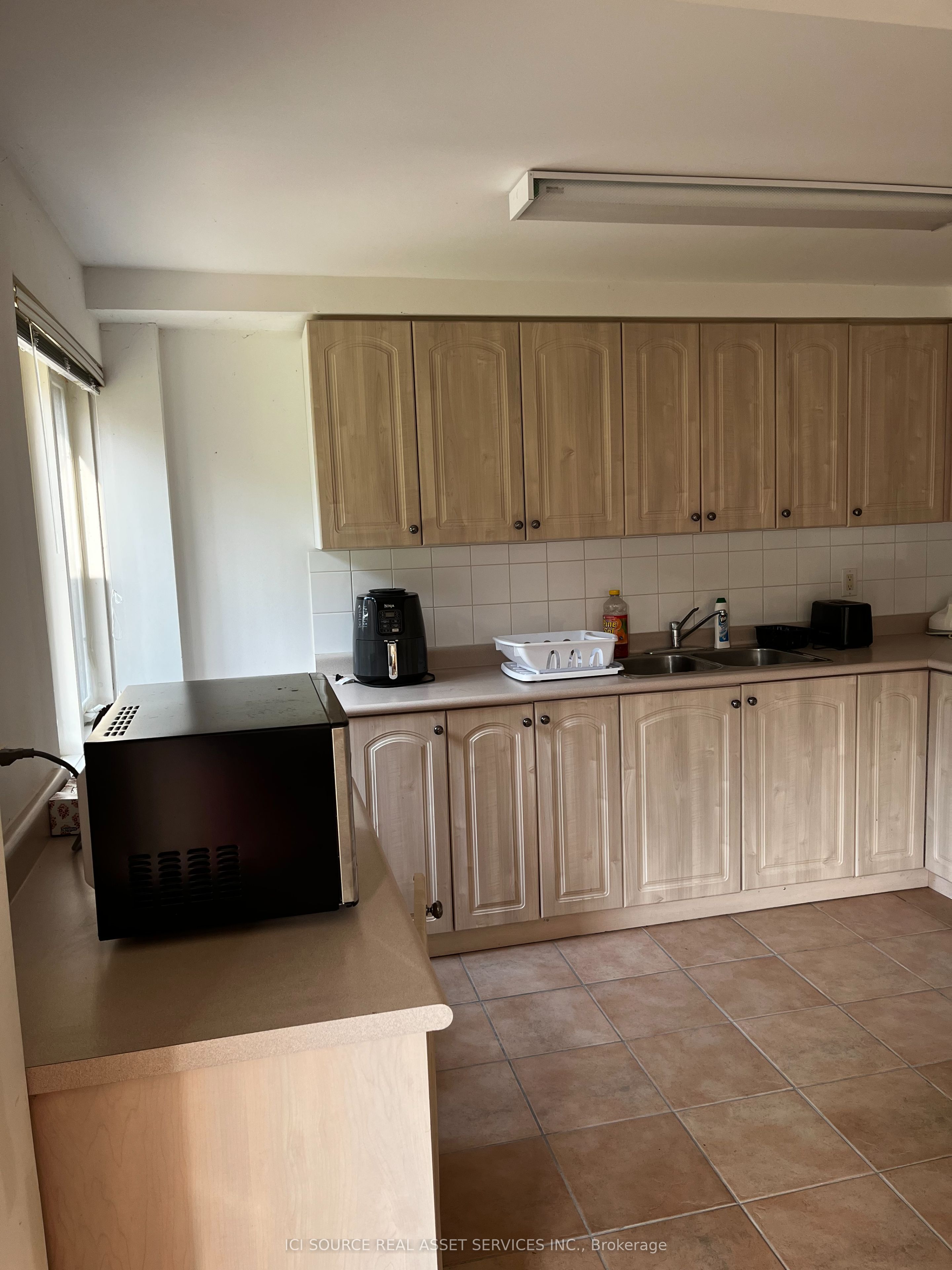 Unit Lower - 62 Grover Hill Avenue, Richmond Hill 3