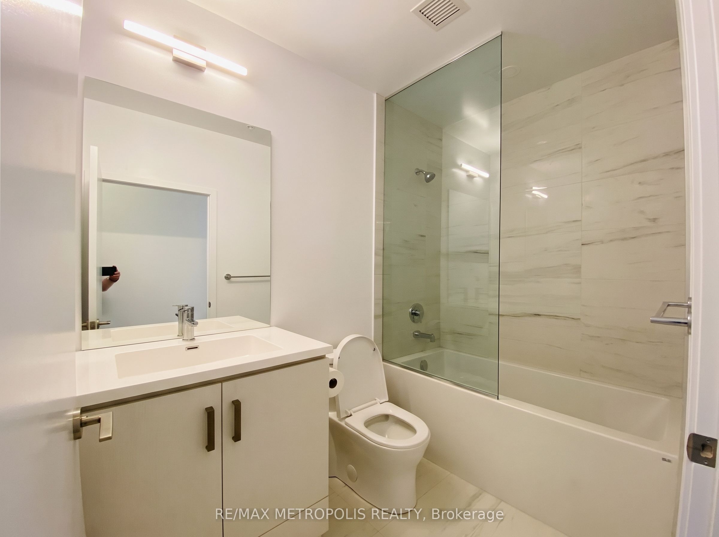Unit 211 - 10 Honeycrisp Crescent, Vaughan 5