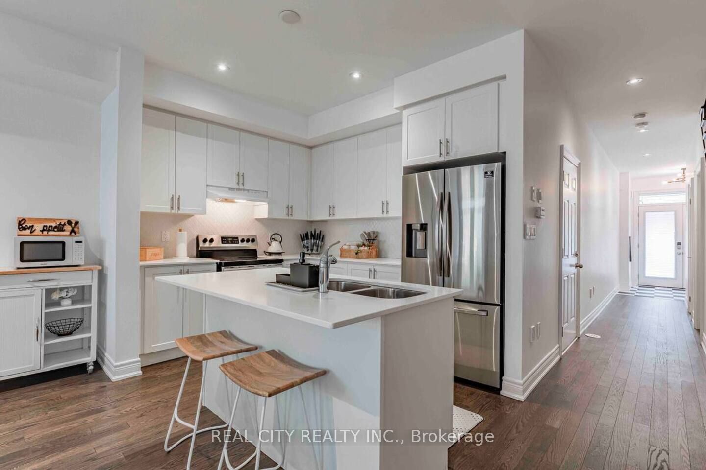 48 Hiawatha Court, Vaughan 2